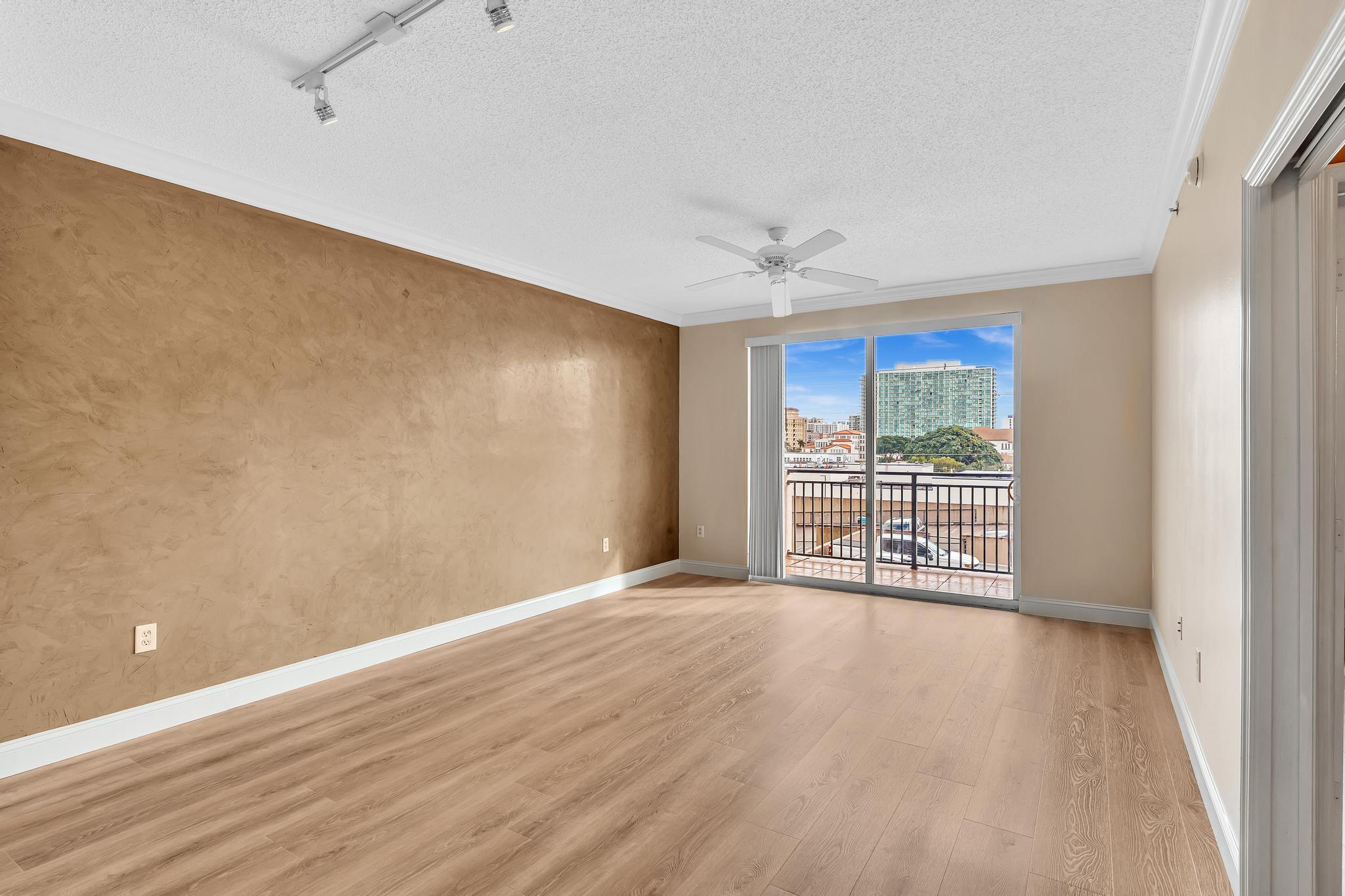 MONTECITO PALM BEACH CONDOMINIUM - Residential