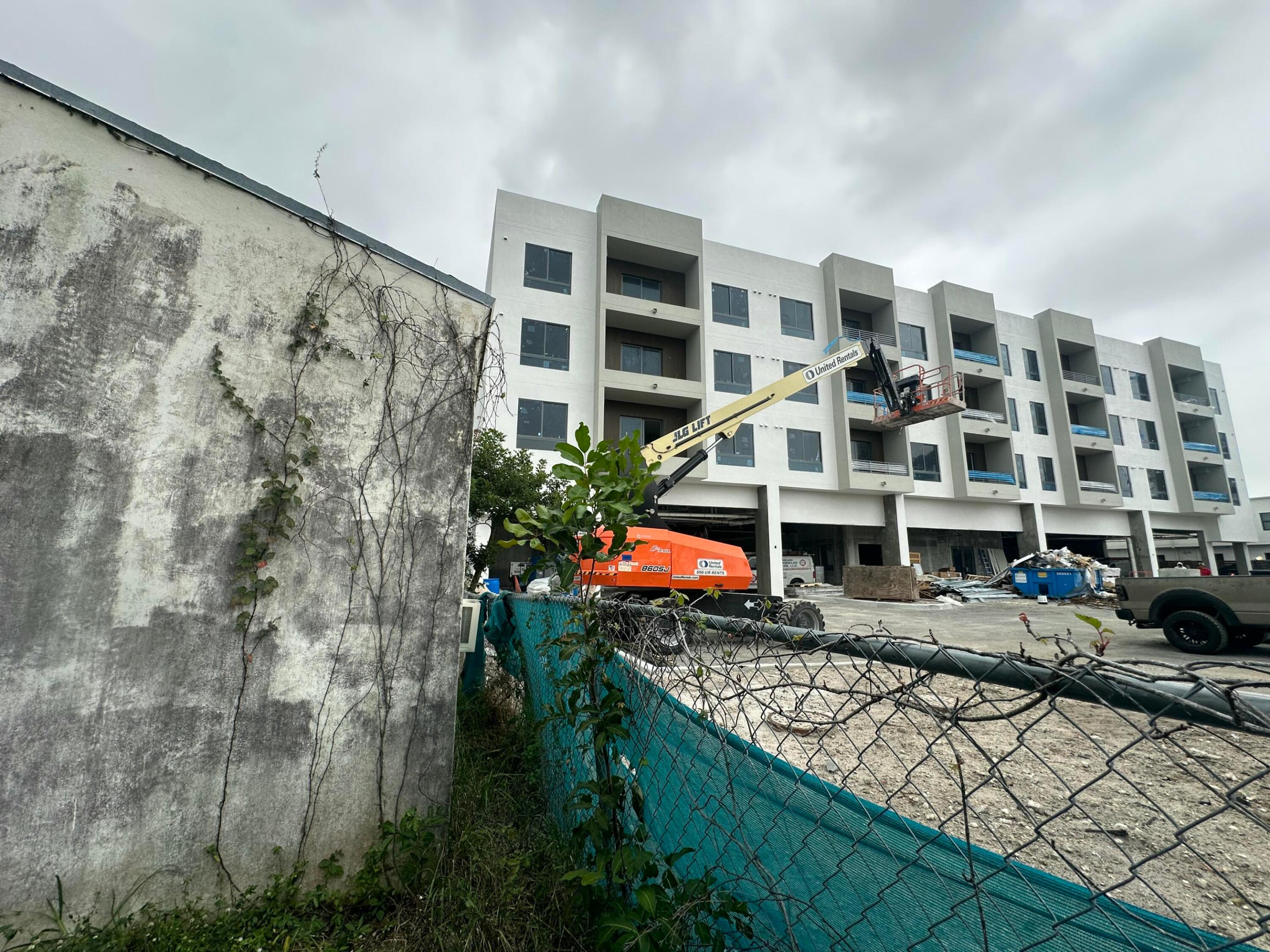 HALLANDALE PARK NO 3 - Residential Income
