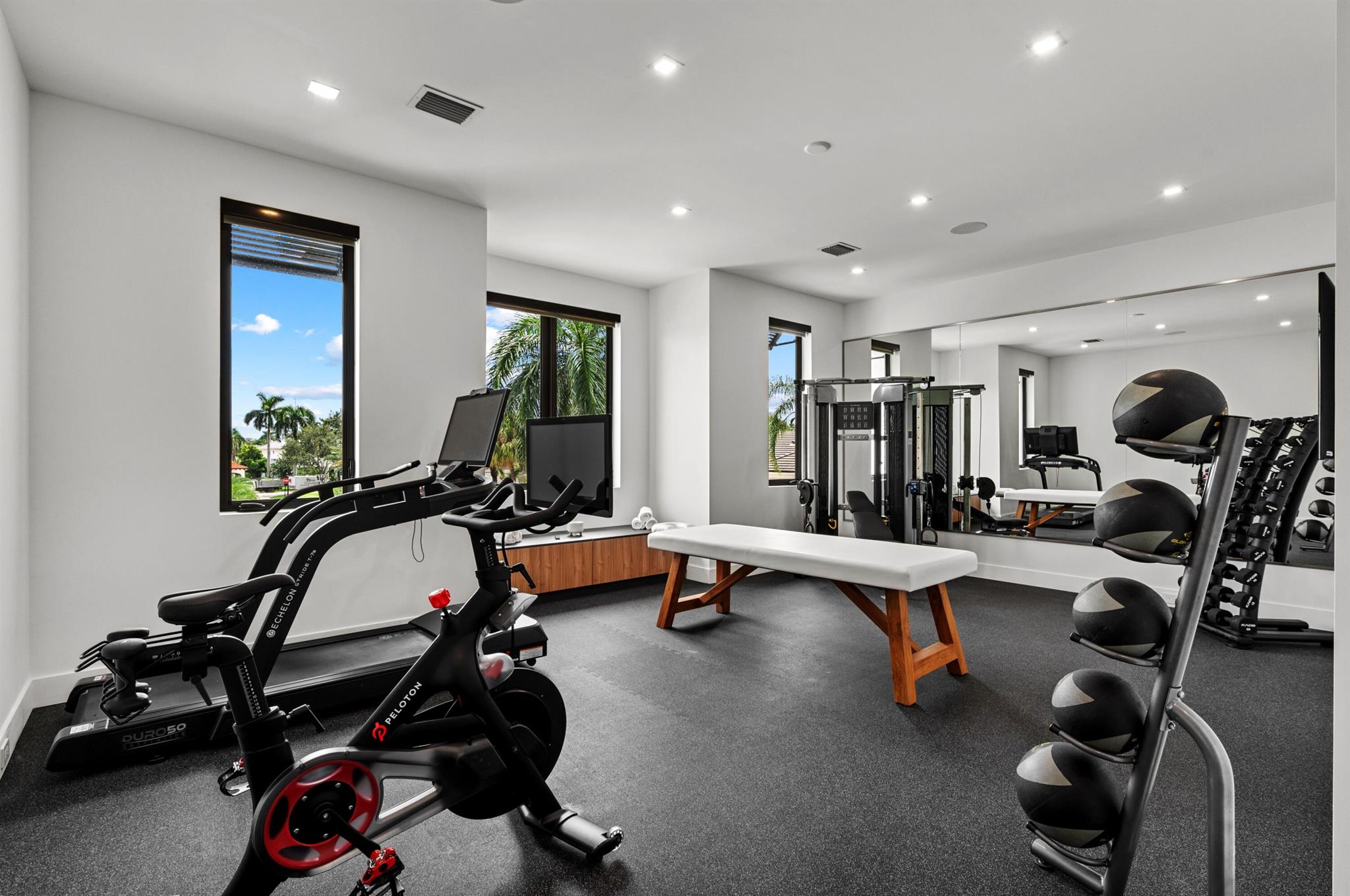 ROYAL PALM YACHT & COUNTRY CLUB SUB - Residential