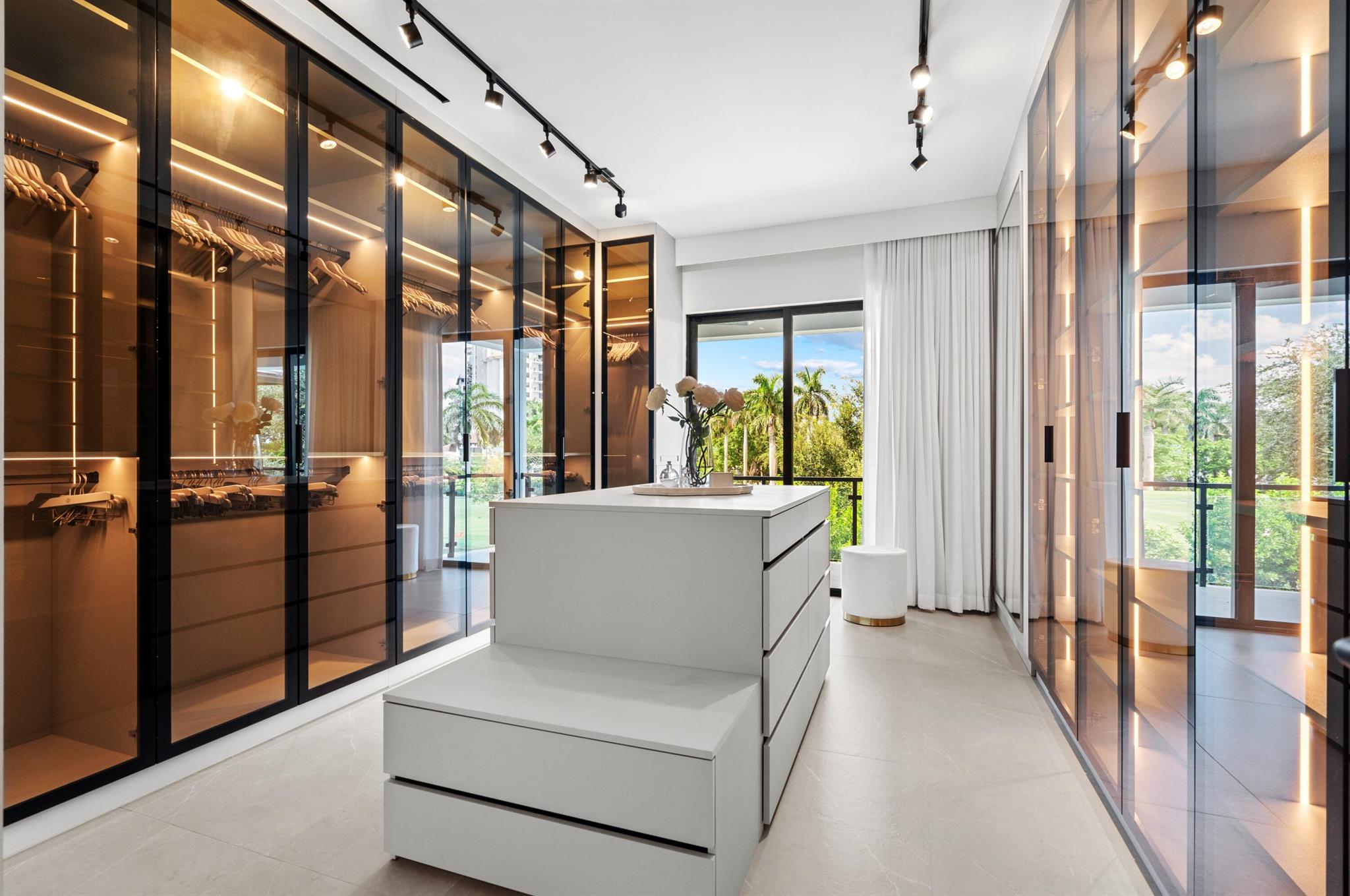 ROYAL PALM YACHT & COUNTRY CLUB SUB - Residential