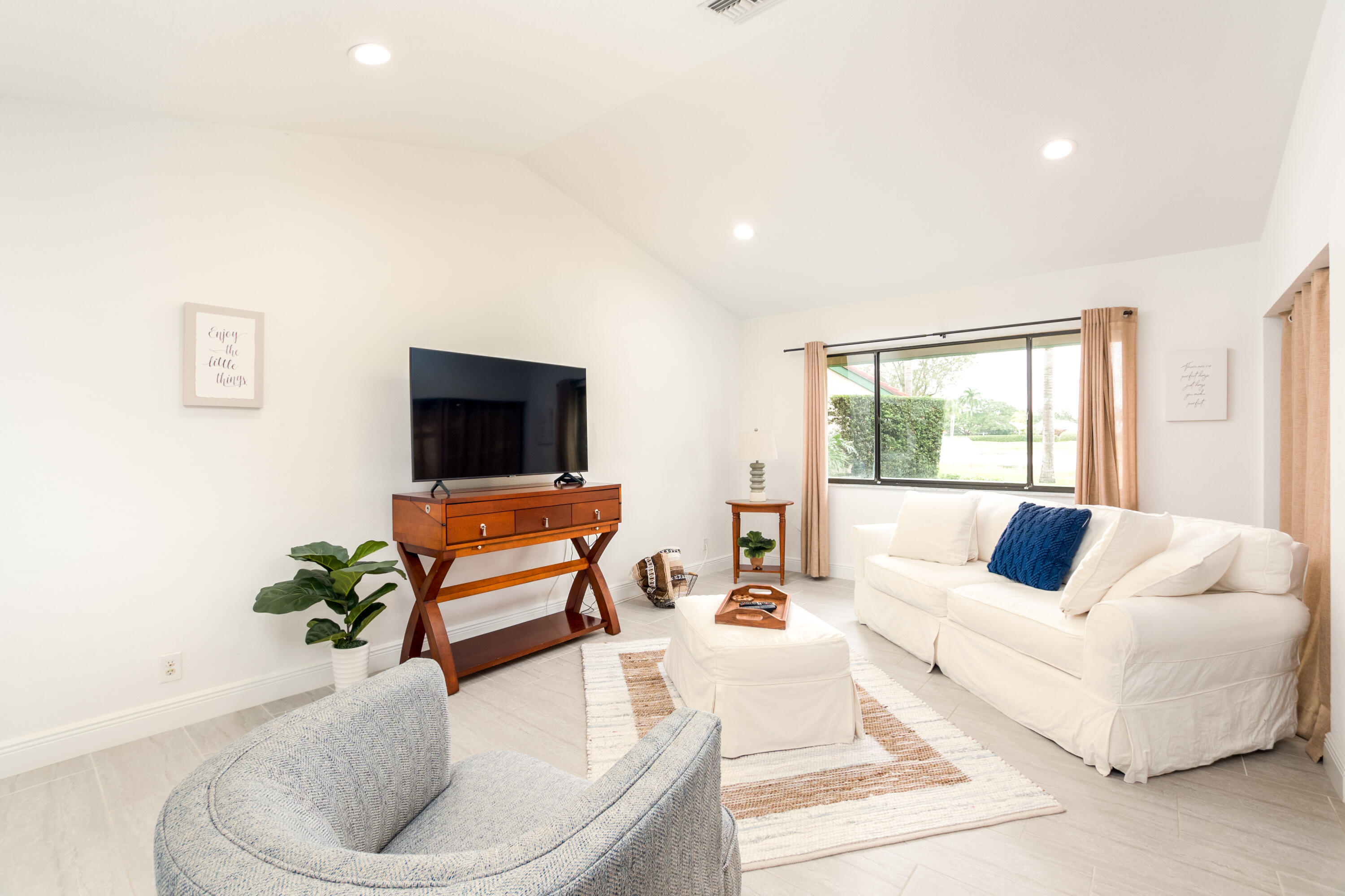 LEXINGTON GREEN CONDO - Residential Lease