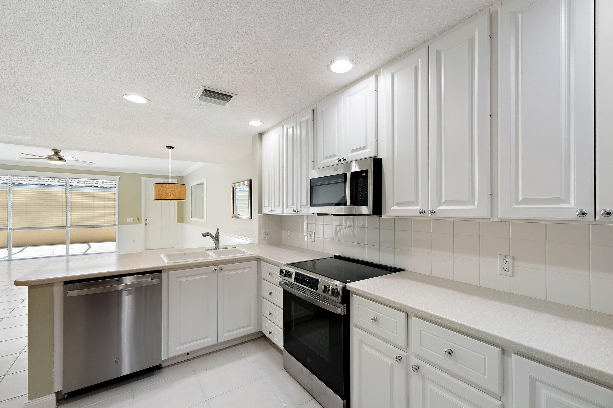 MAGNOLIA BAY - Residential Lease