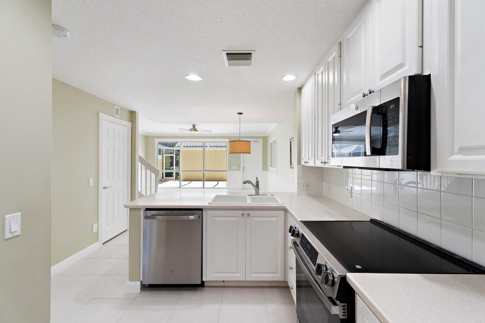MAGNOLIA BAY - Residential Lease