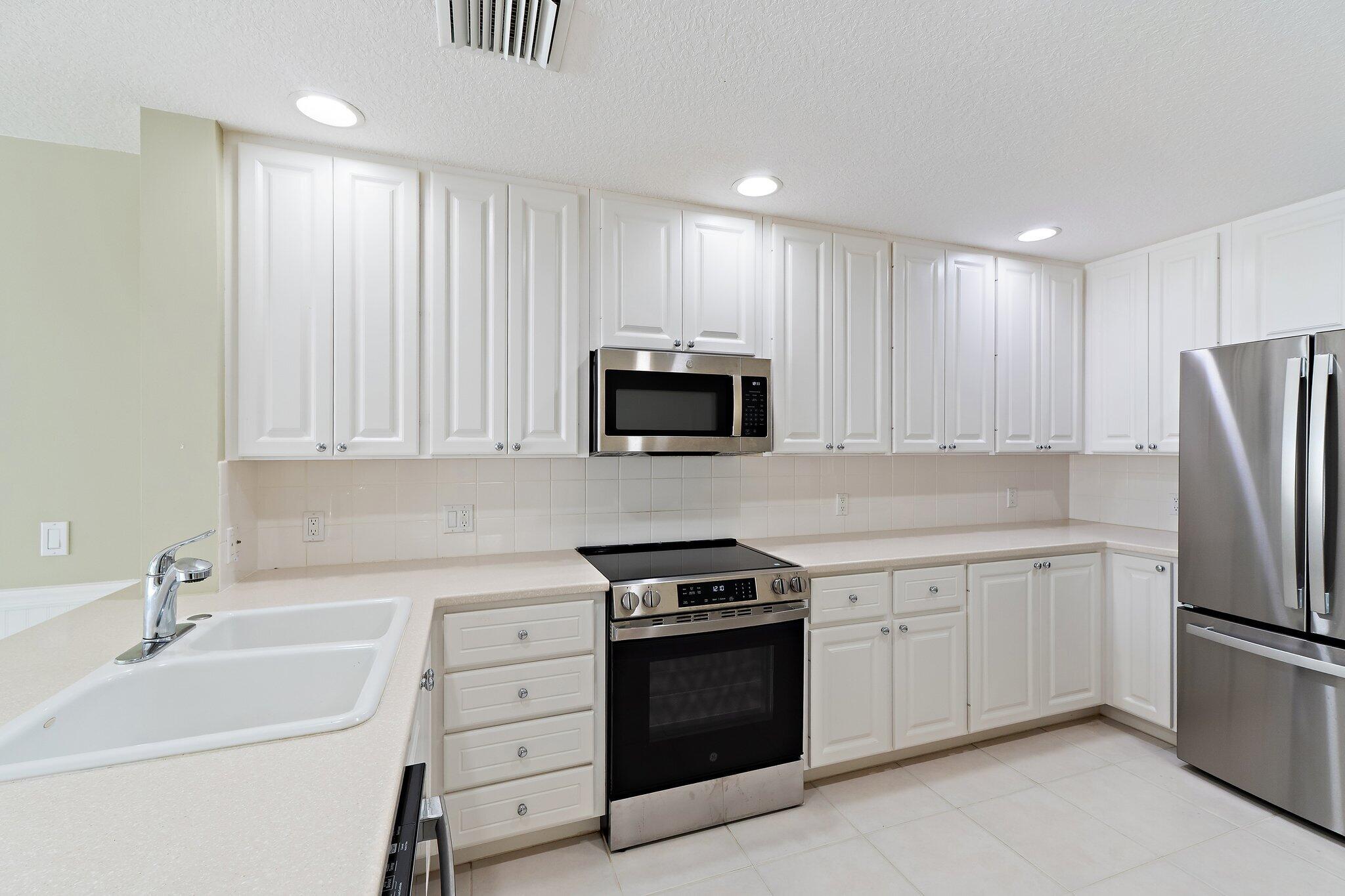 MAGNOLIA BAY - Residential Lease