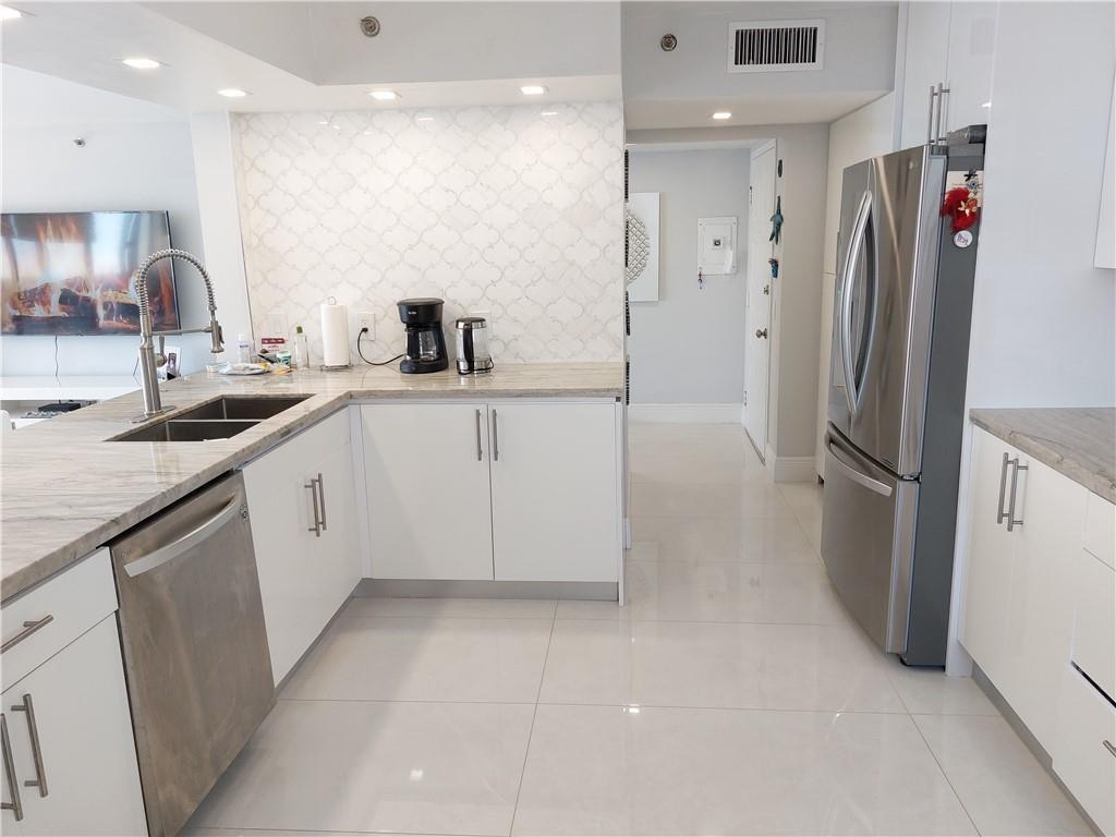 LAKE EMERALD CONDOMINIUM NO - Residential