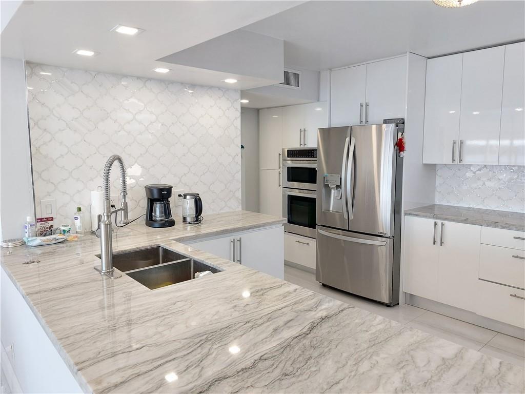 LAKE EMERALD CONDOMINIUM NO - Residential