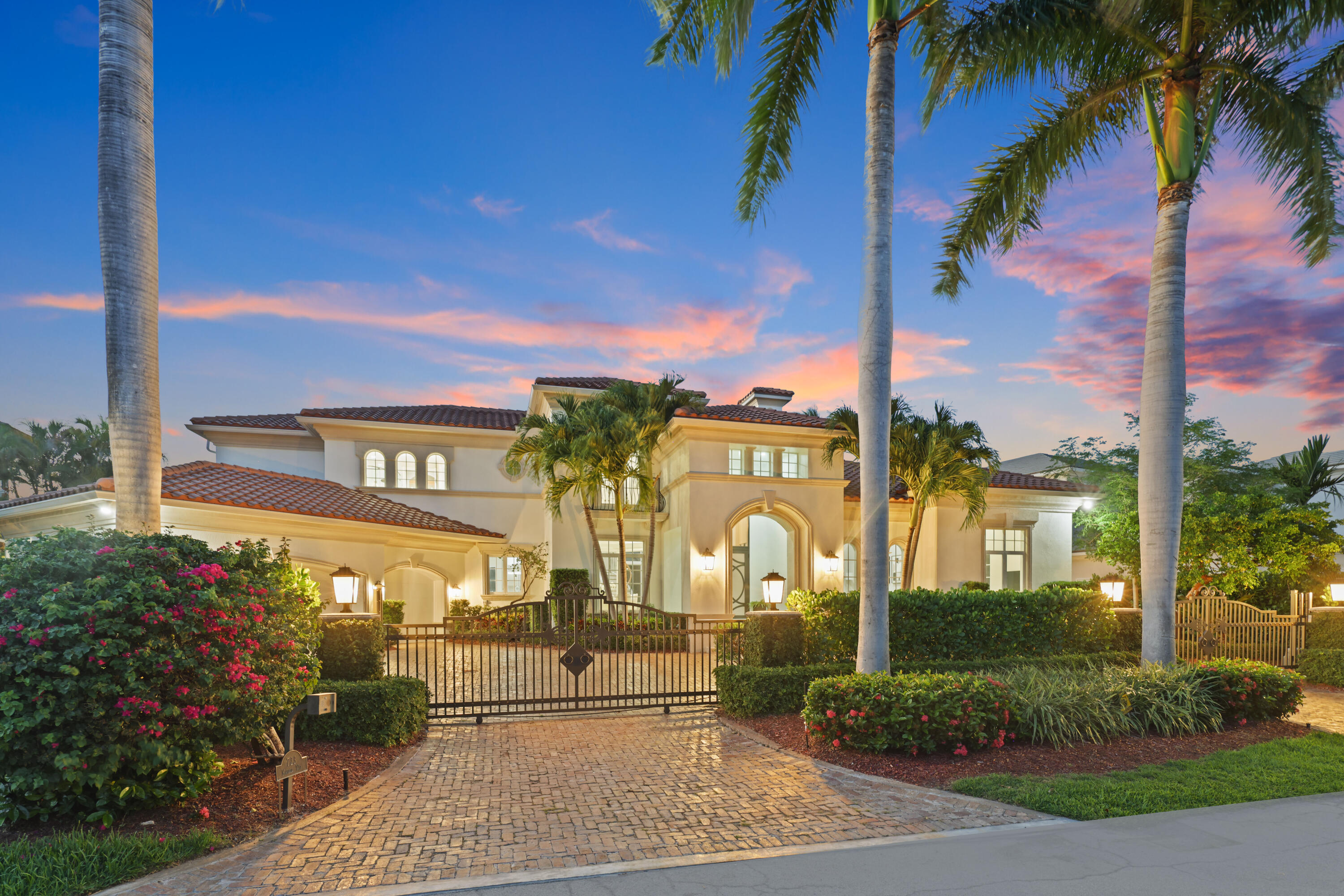 SUN AND SURF CLUB COMMUNITY - Residential