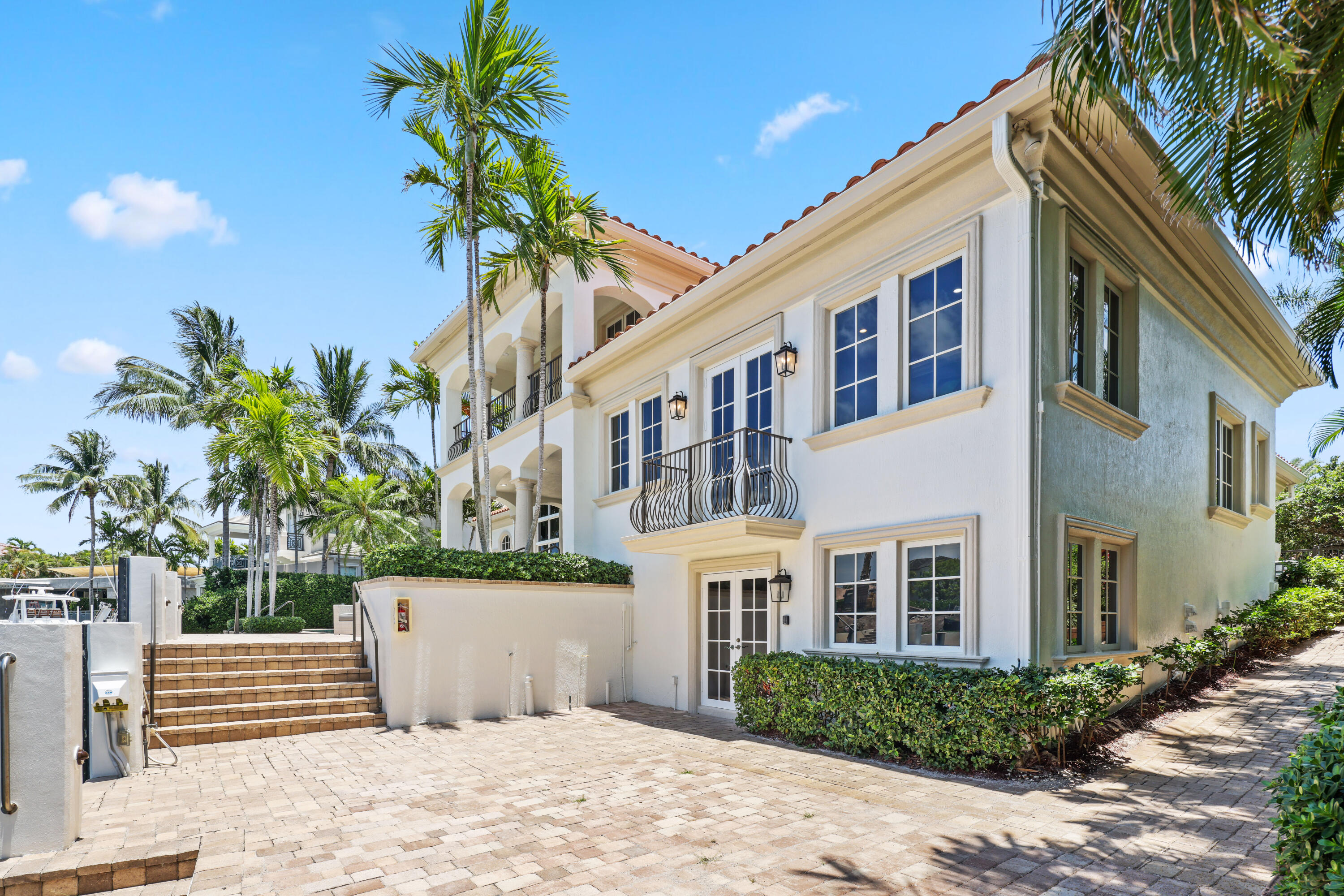 SUN AND SURF CLUB COMMUNITY - Residential