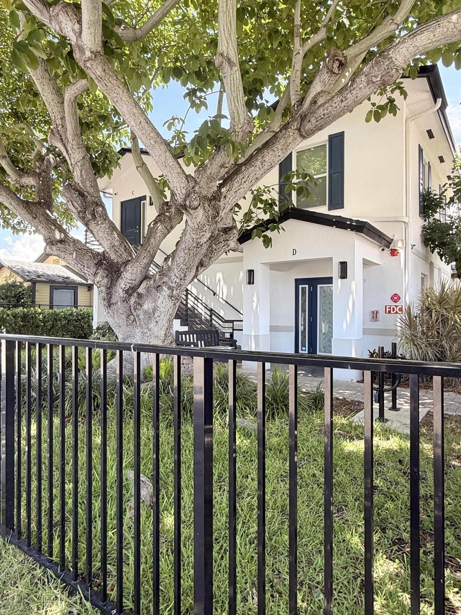 LAKE WORTH TOWN OF - Residential Lease