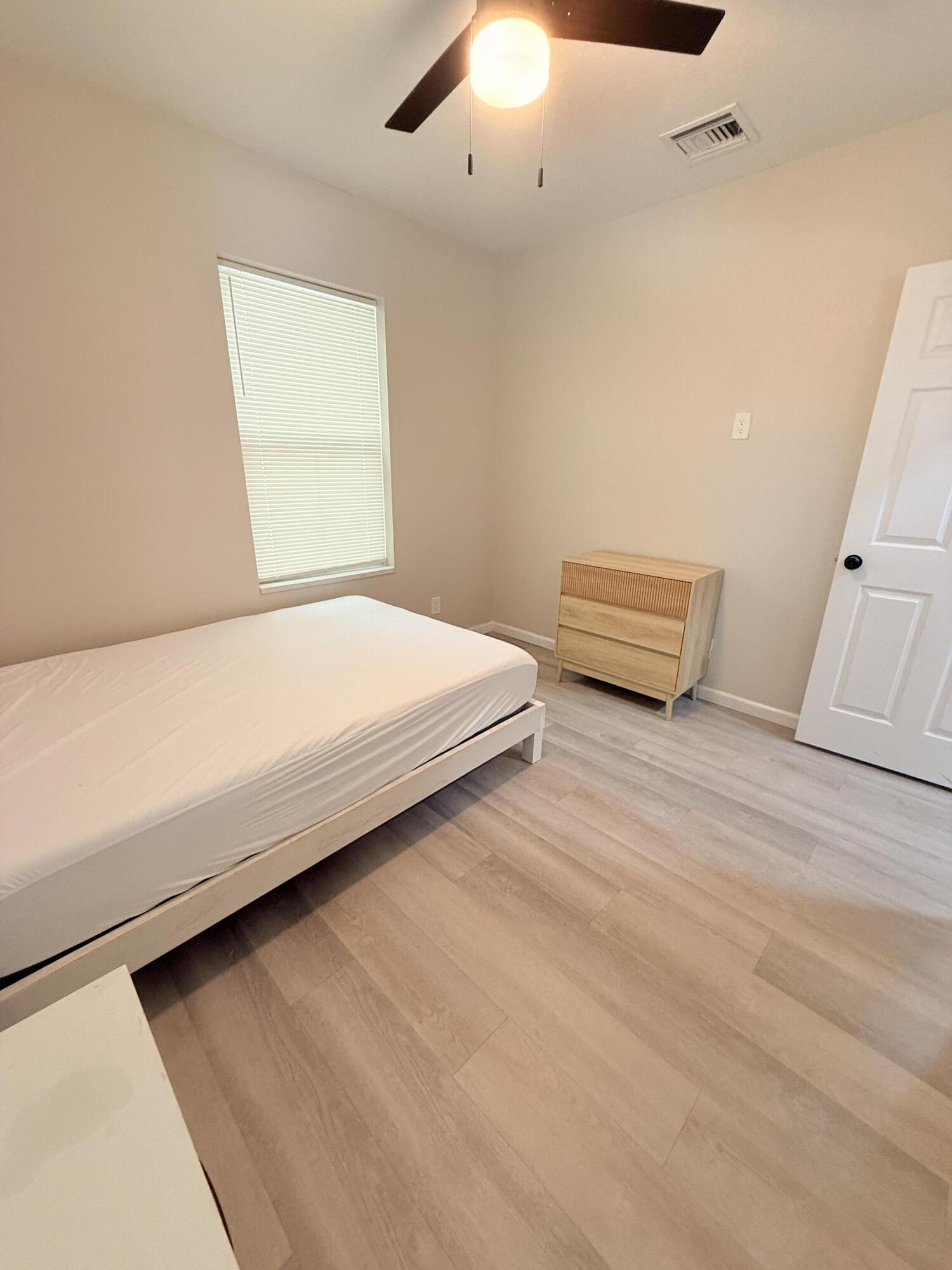 LAKE WORTH TOWN OF - Residential Lease