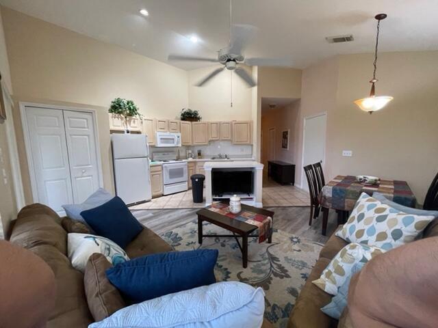 GOLF VILLAS II CONDOMINIUM - Residential Lease