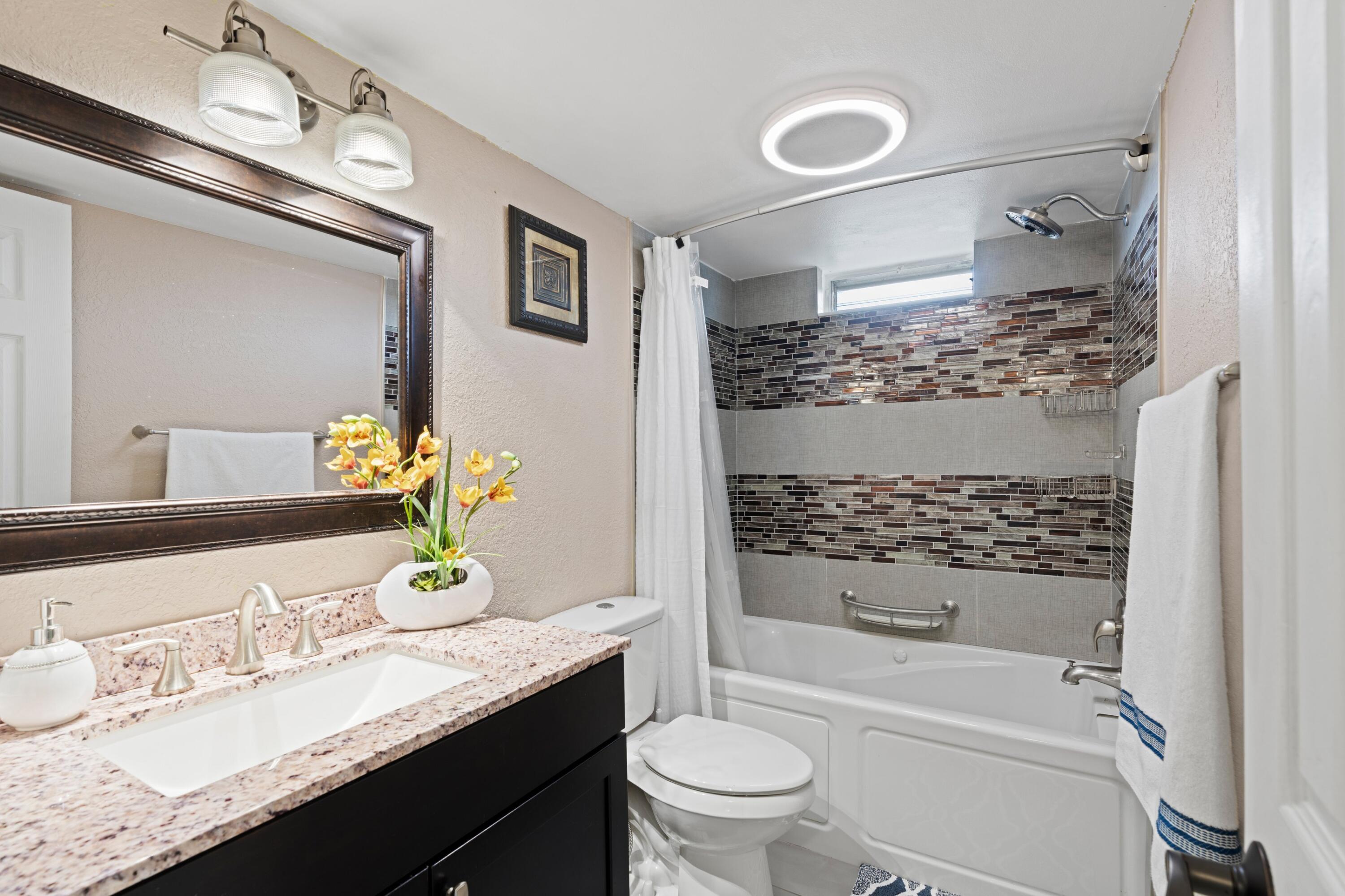 VILLAGE ROYALE GREENHILL CONDO - Residential