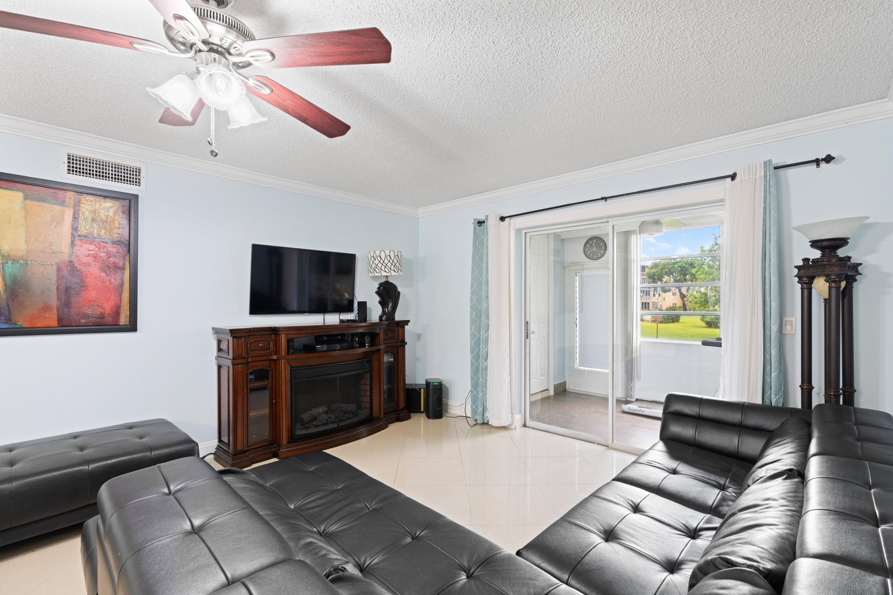 VILLAGE ROYALE GREENHILL CONDO - Residential