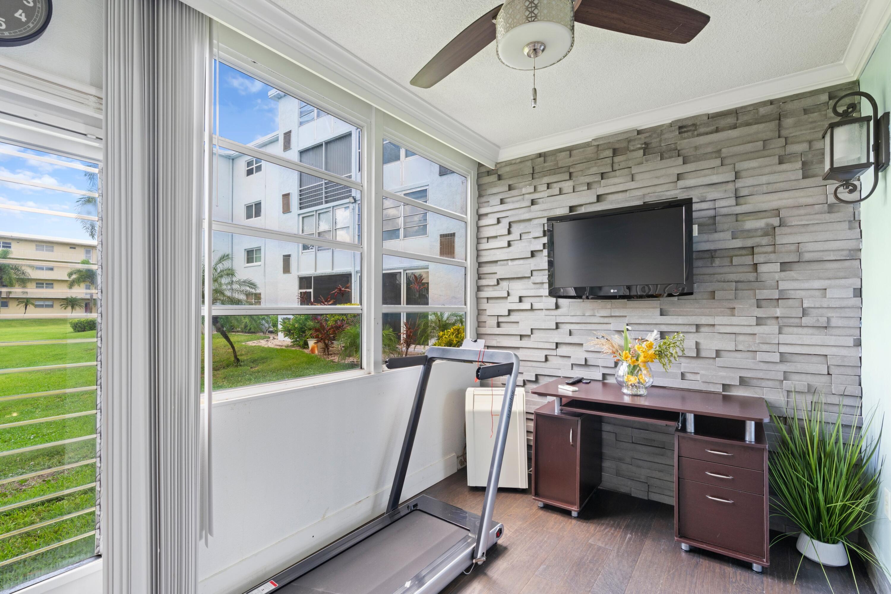 VILLAGE ROYALE GREENHILL CONDO - Residential