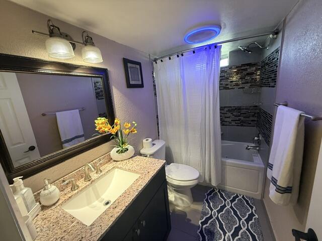 VILLAGE ROYALE GREENHILL CONDO - Residential