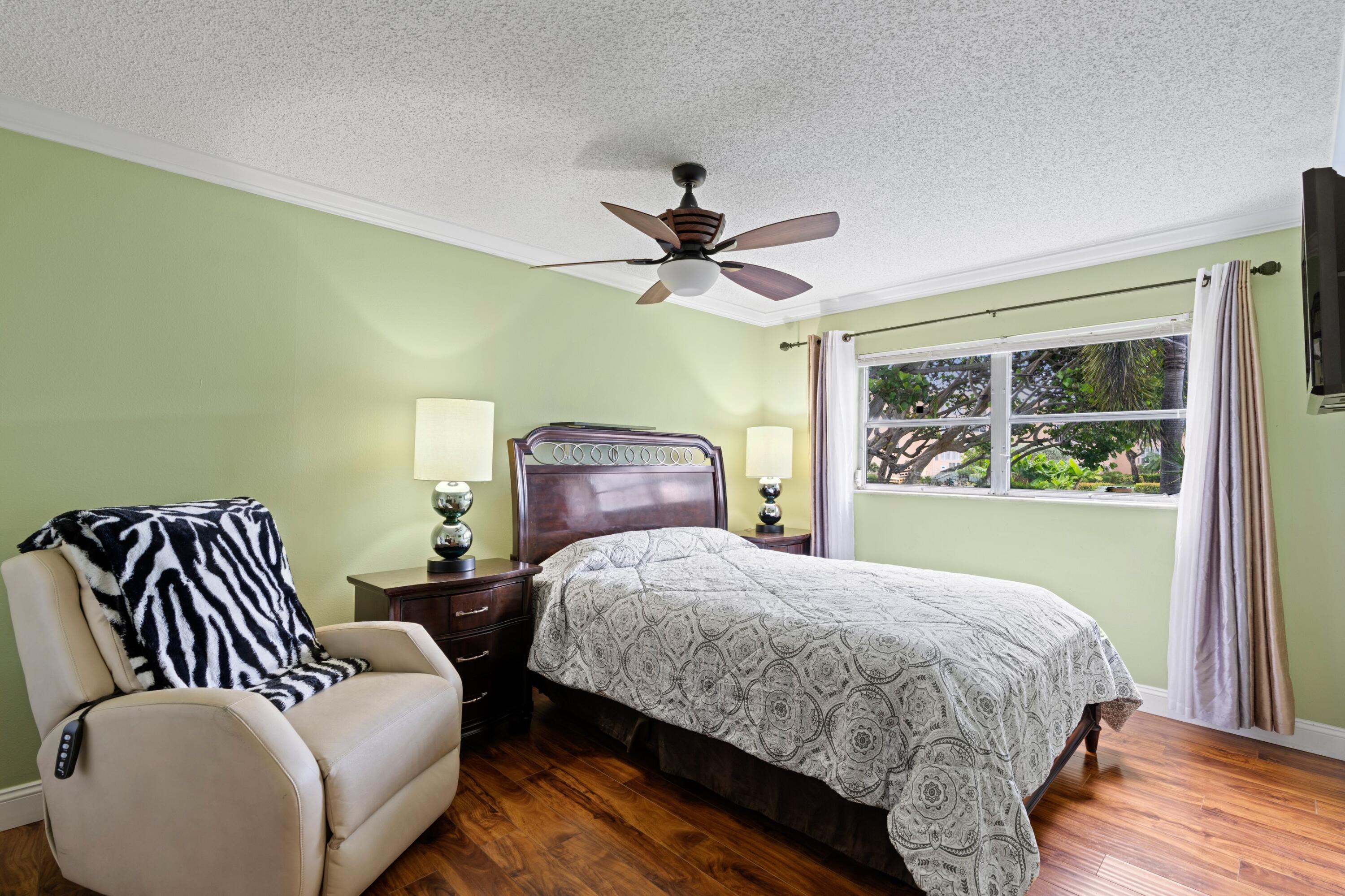 VILLAGE ROYALE GREENHILL CONDO - Residential