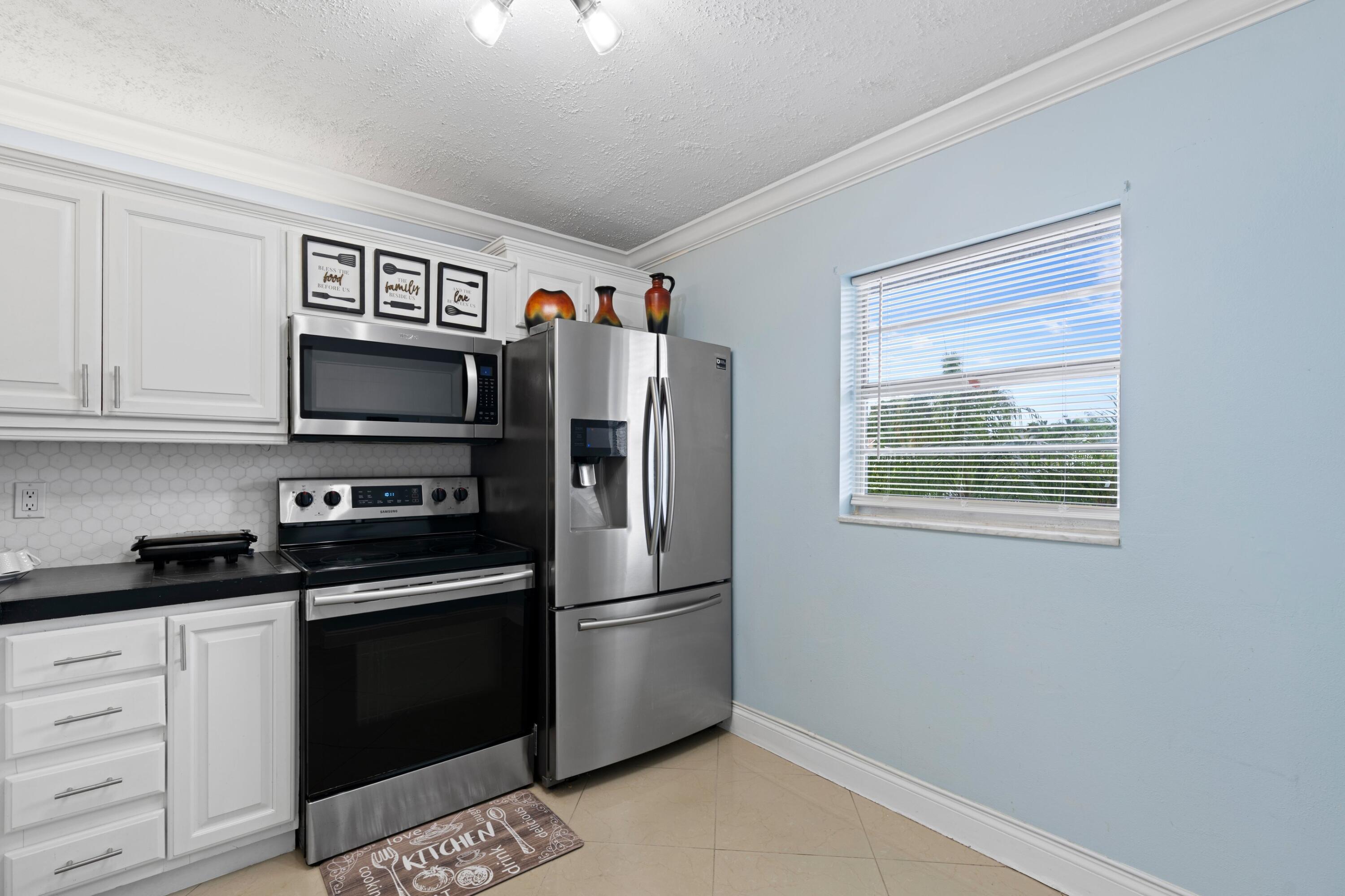 VILLAGE ROYALE GREENHILL CONDO - Residential