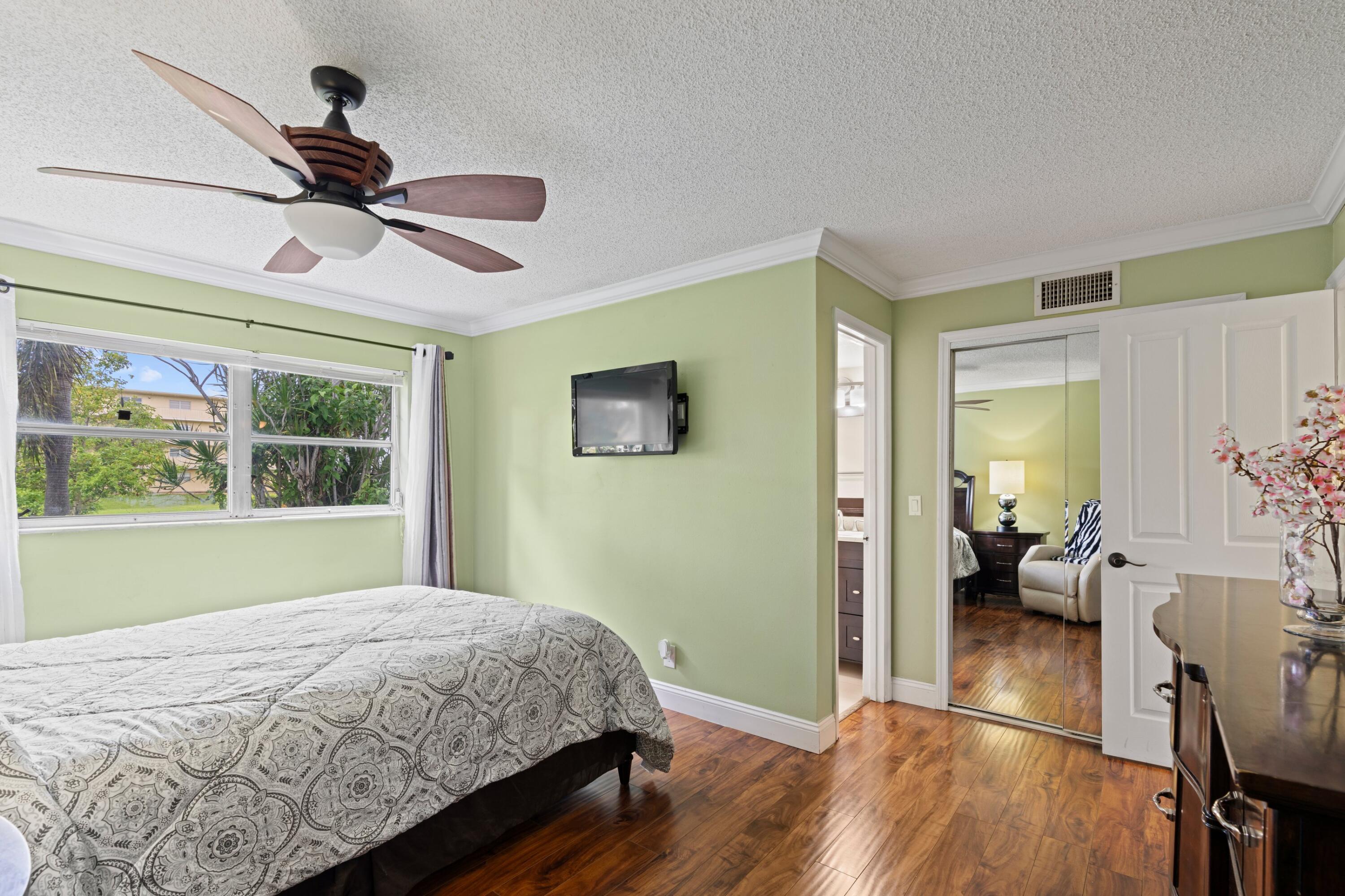 VILLAGE ROYALE GREENHILL CONDO - Residential