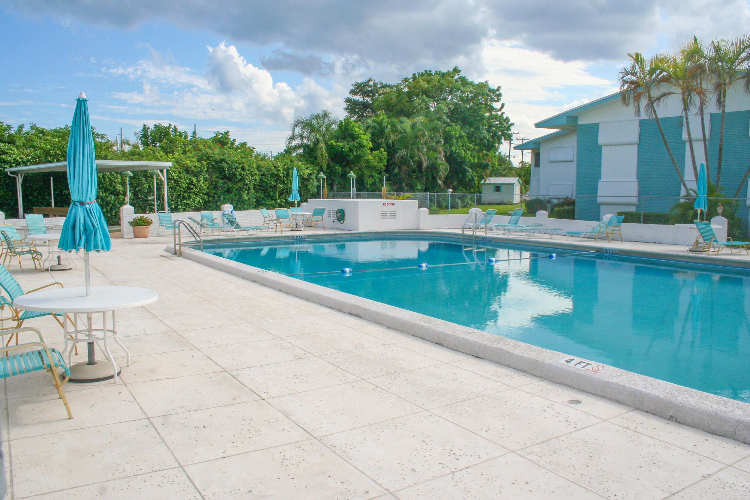 LAKESIDE POINT APT 14 CONDO - Residential