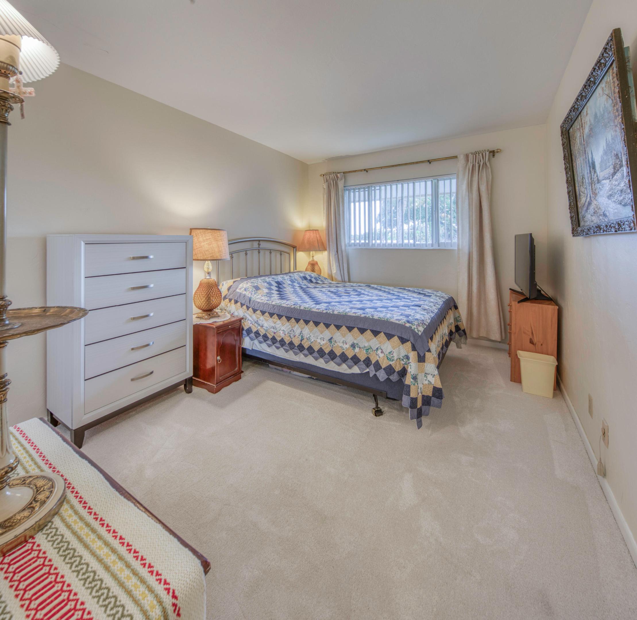 LAKESIDE POINT APT 14 CONDO - Residential