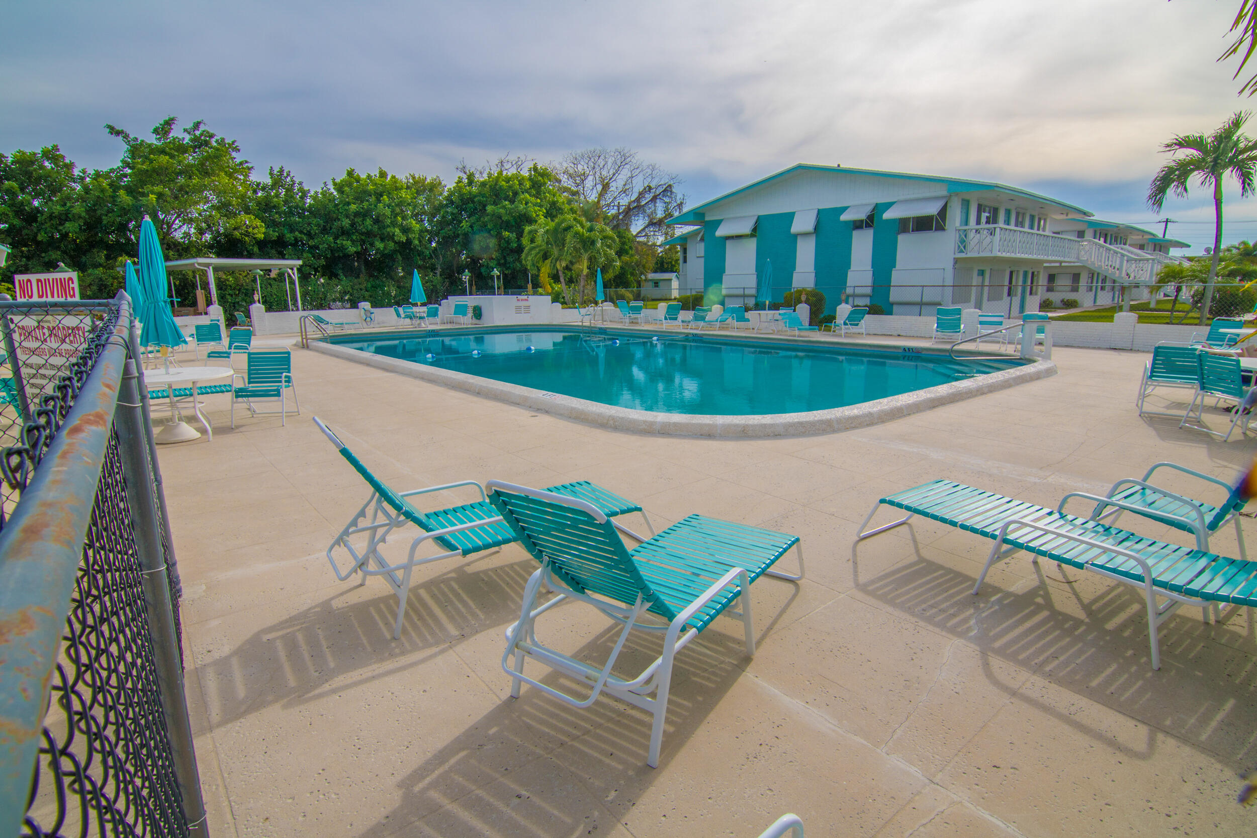 LAKESIDE POINT APT 14 CONDO - Residential
