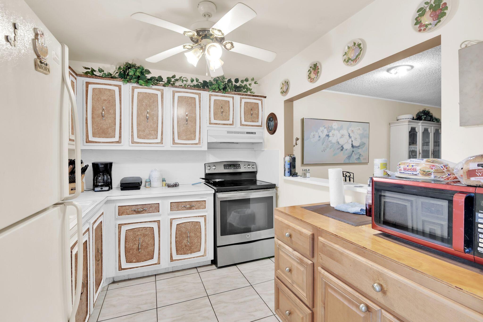 LAKESIDE VILLAGE CONDO 10 - Residential