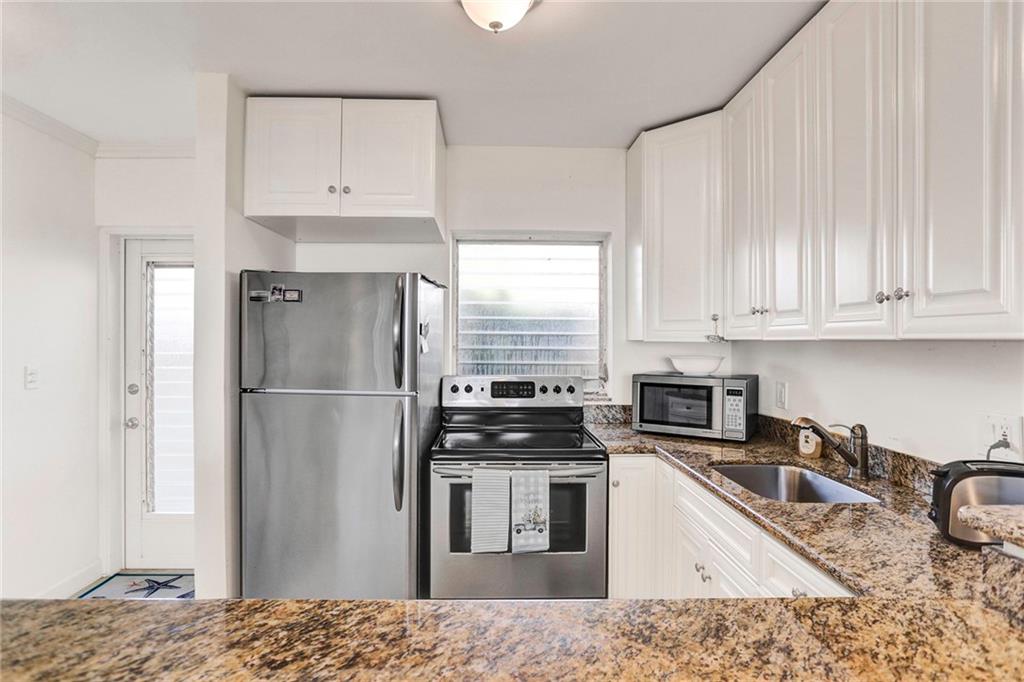 Hillsboro Mile Ocean Apts - Residential