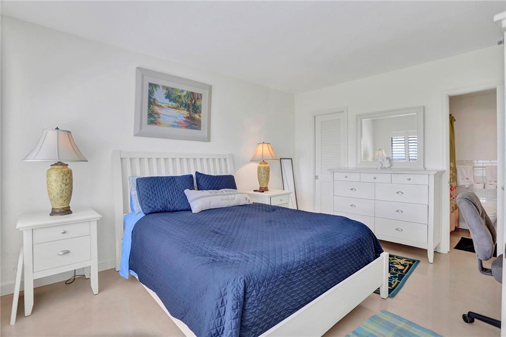 Hillsboro Mile Ocean Apts - Residential