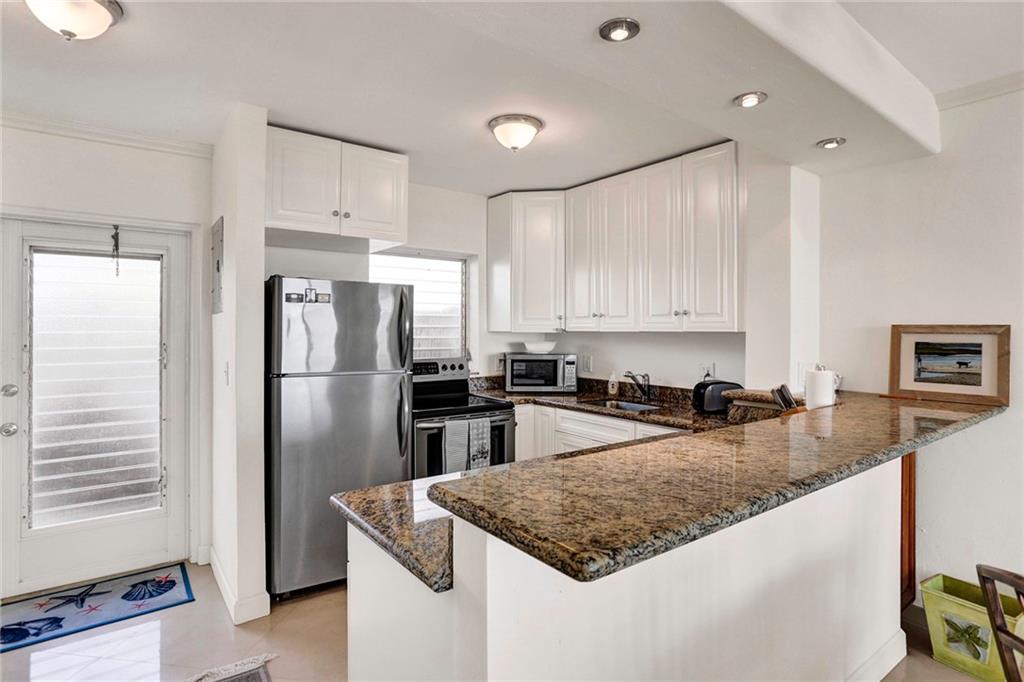 Hillsboro Mile Ocean Apts - Residential