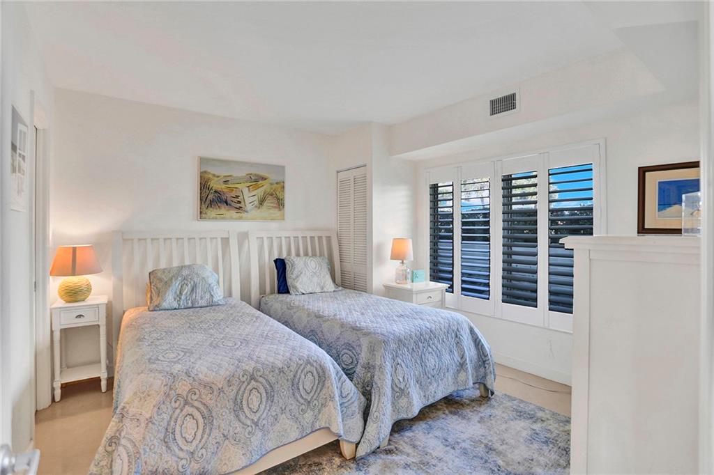Hillsboro Mile Ocean Apts - Residential