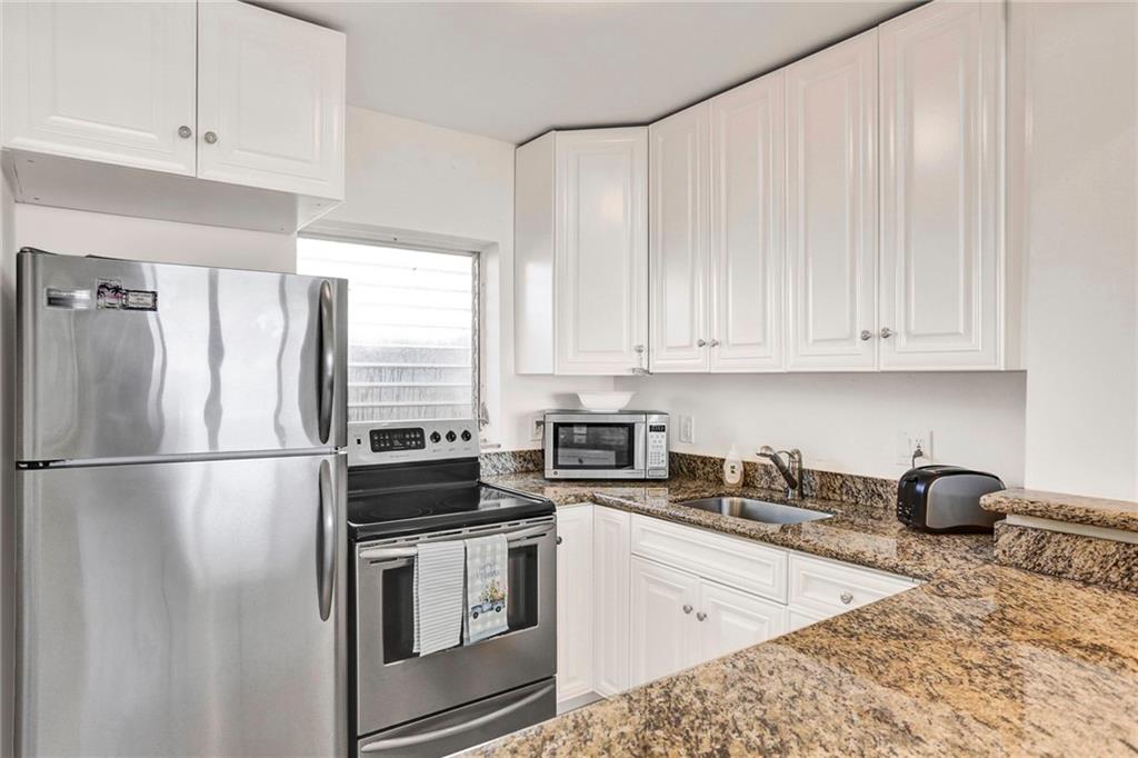 Hillsboro Mile Ocean Apts - Residential
