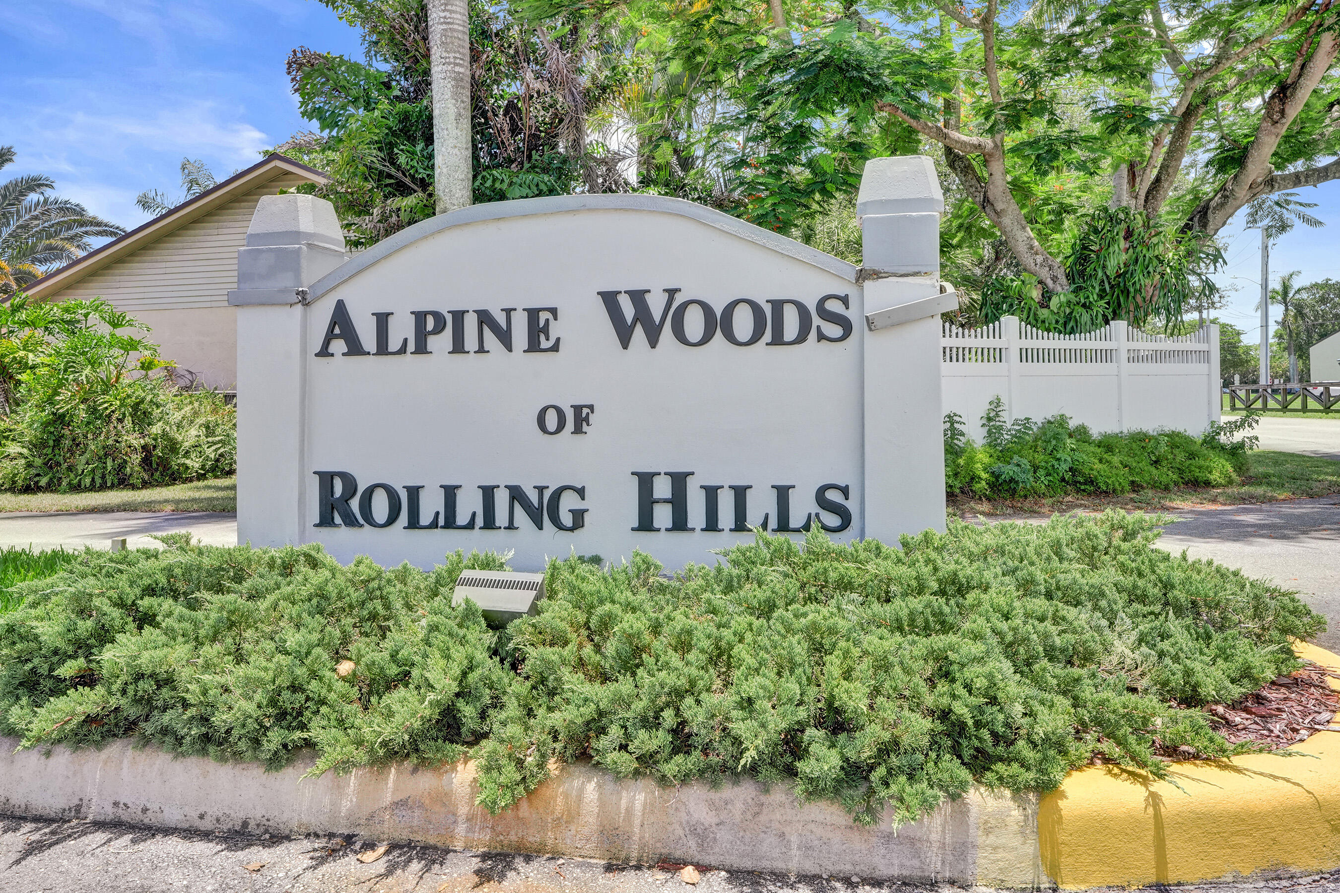 WOODS OF ROLLING HILLS - Residential