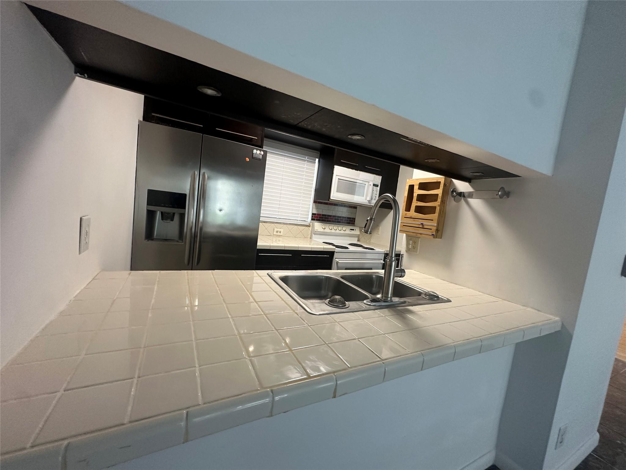 COUNTRY GARDENS CONDO - Residential Lease