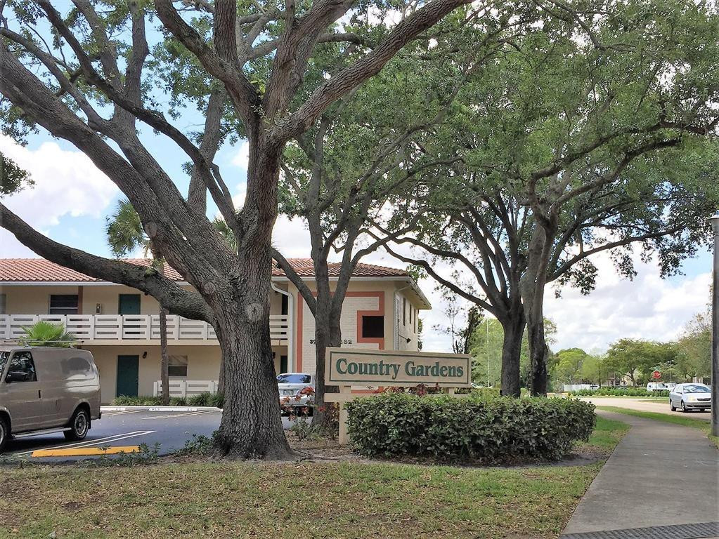 Lowest price rental in Country Gardens, great location in the heart of Coral Springs, walking distance to tons of anchored plazas, shops and restaurants & Mullins park, 1st floor unit, 620 credit score requirement, 1 pet only. 3-4 week association approval. Owner will consider 1st and security with qualified tenant only.