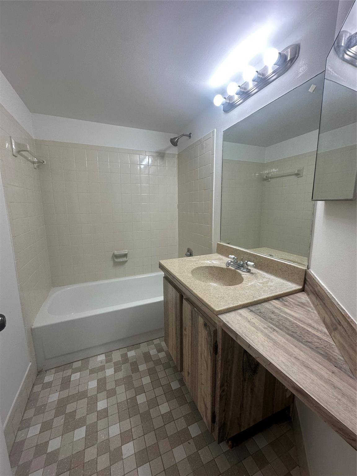 COUNTRY GARDENS CONDO - Residential Lease