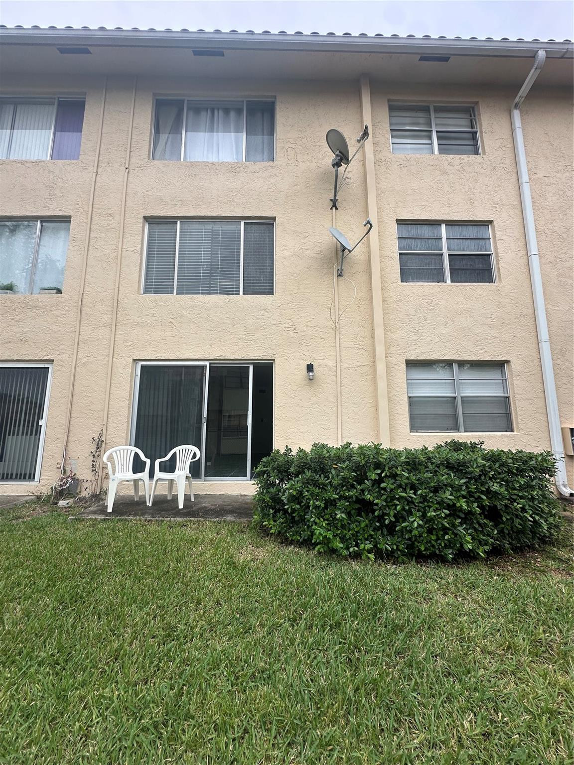 COUNTRY GARDENS CONDO - Residential Lease