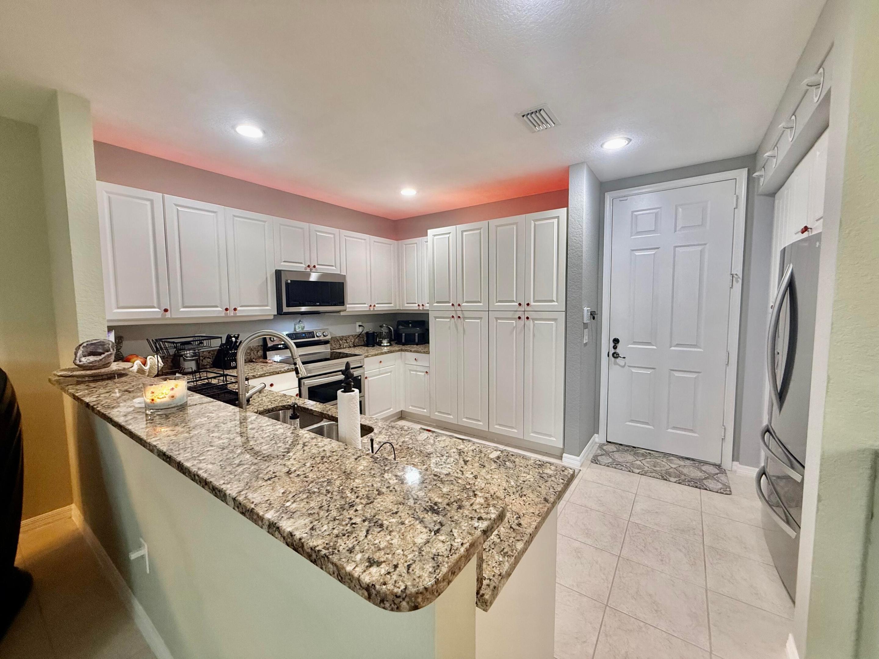 VILLAGE AT SWINTON SQUARE CONDO - Residential