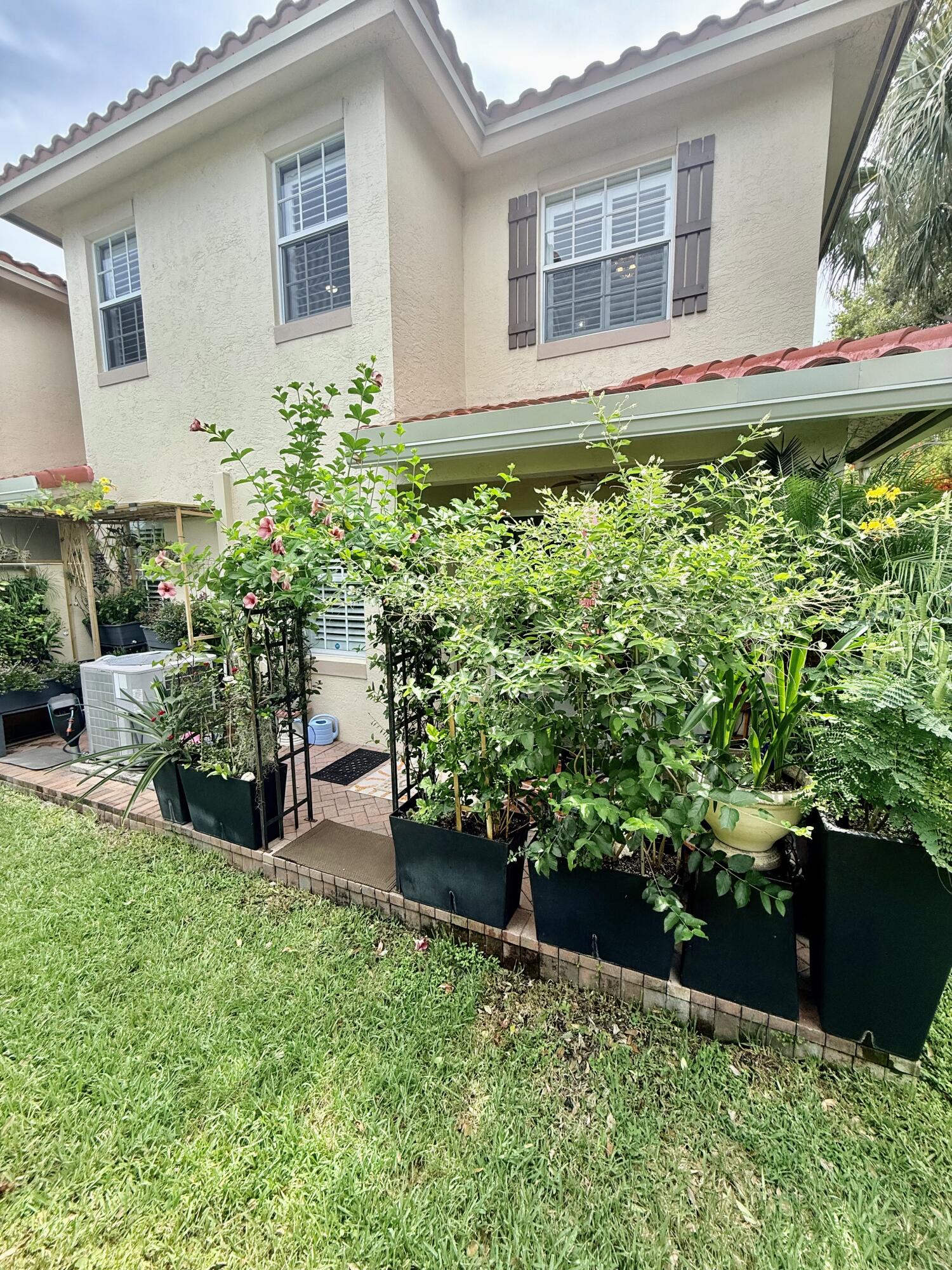 VILLAGE AT SWINTON SQUARE CONDO - Residential