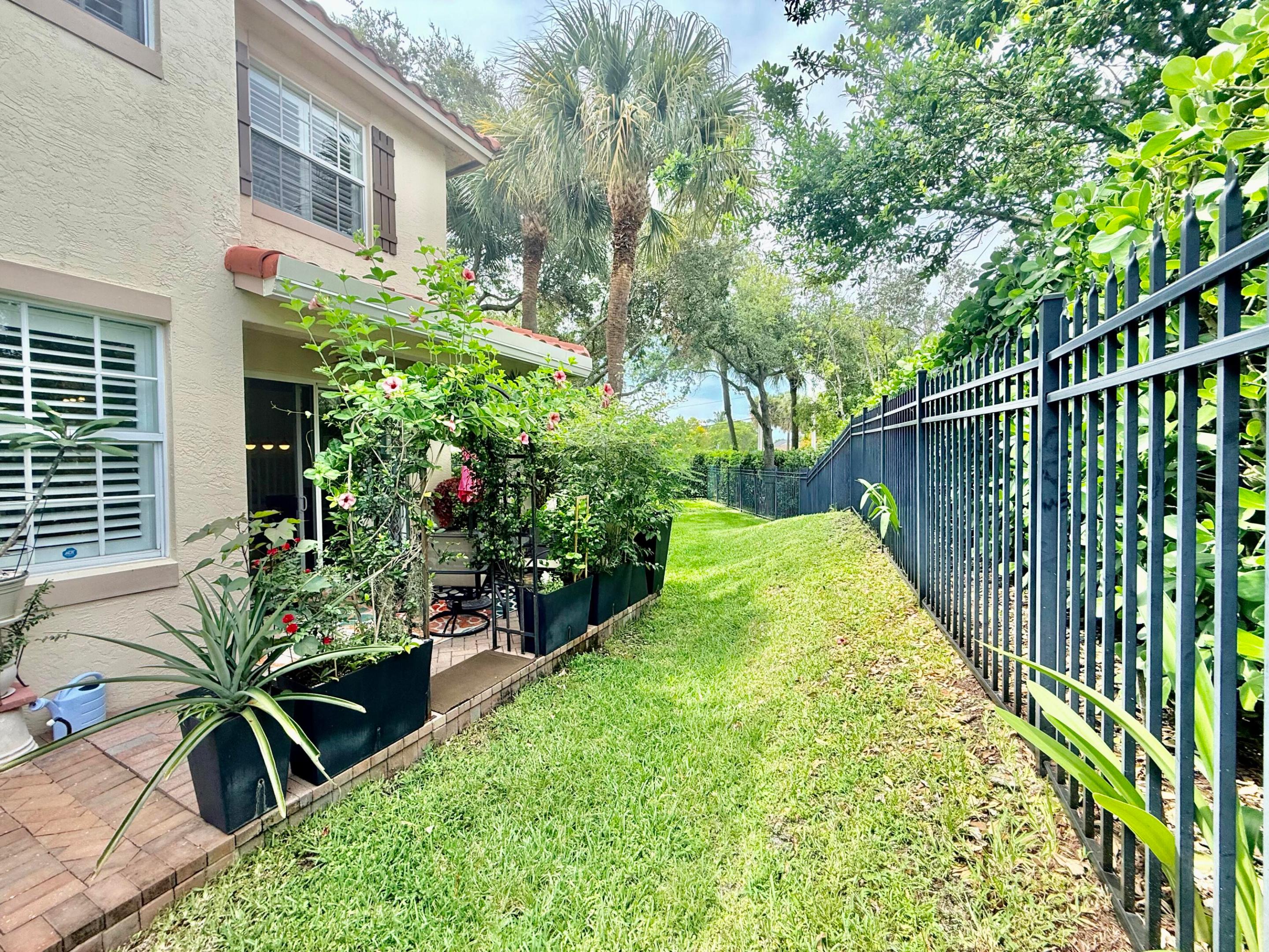 VILLAGE AT SWINTON SQUARE CONDO - Residential