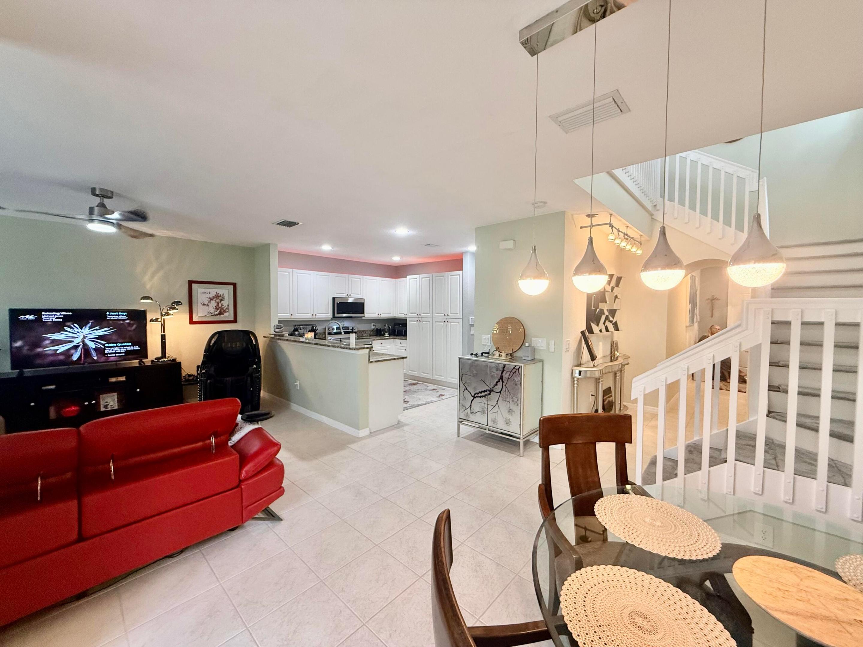 VILLAGE AT SWINTON SQUARE CONDO - Residential