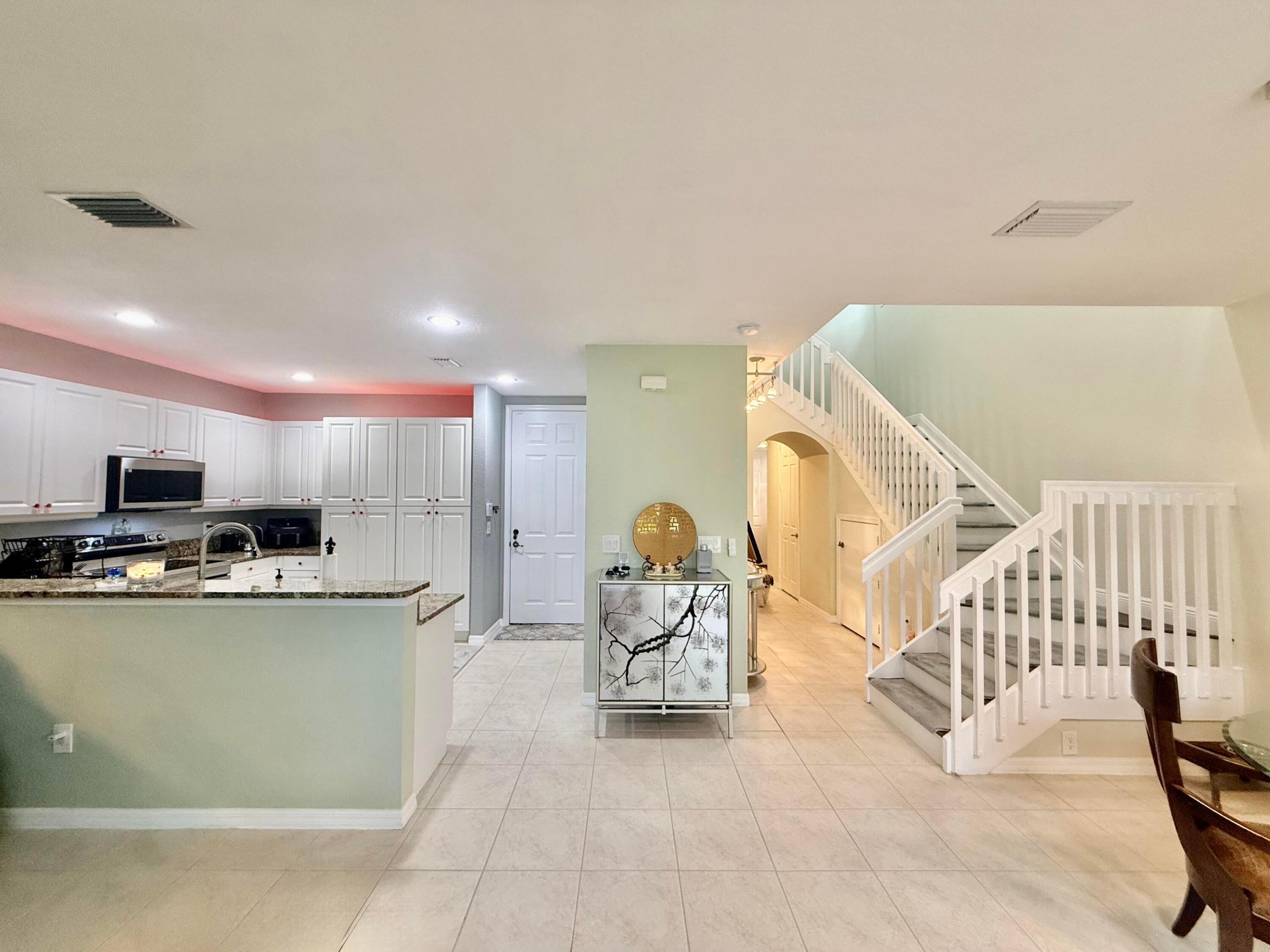 VILLAGE AT SWINTON SQUARE CONDO - Residential