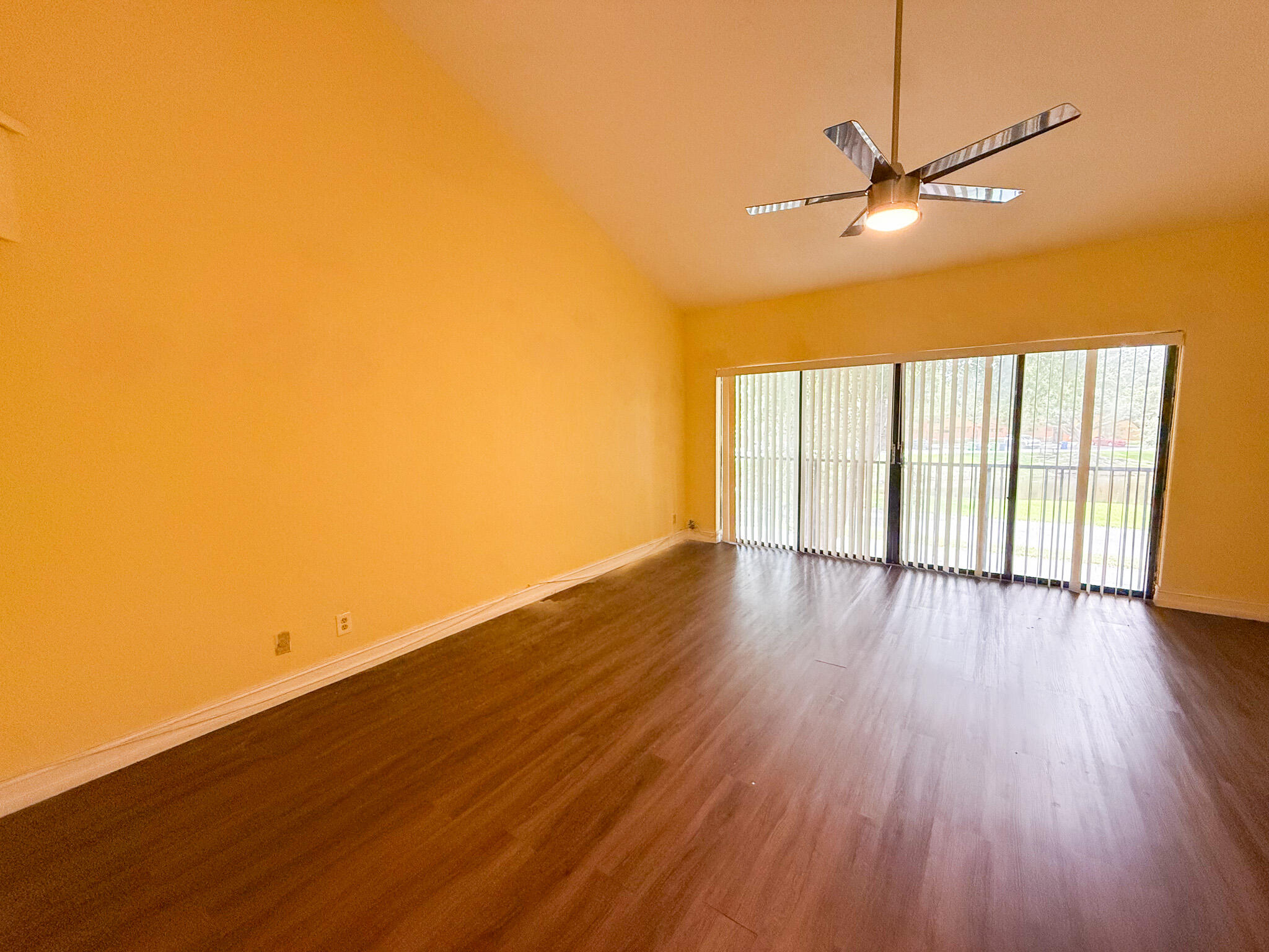 SPRINGTREE LAKES - Residential