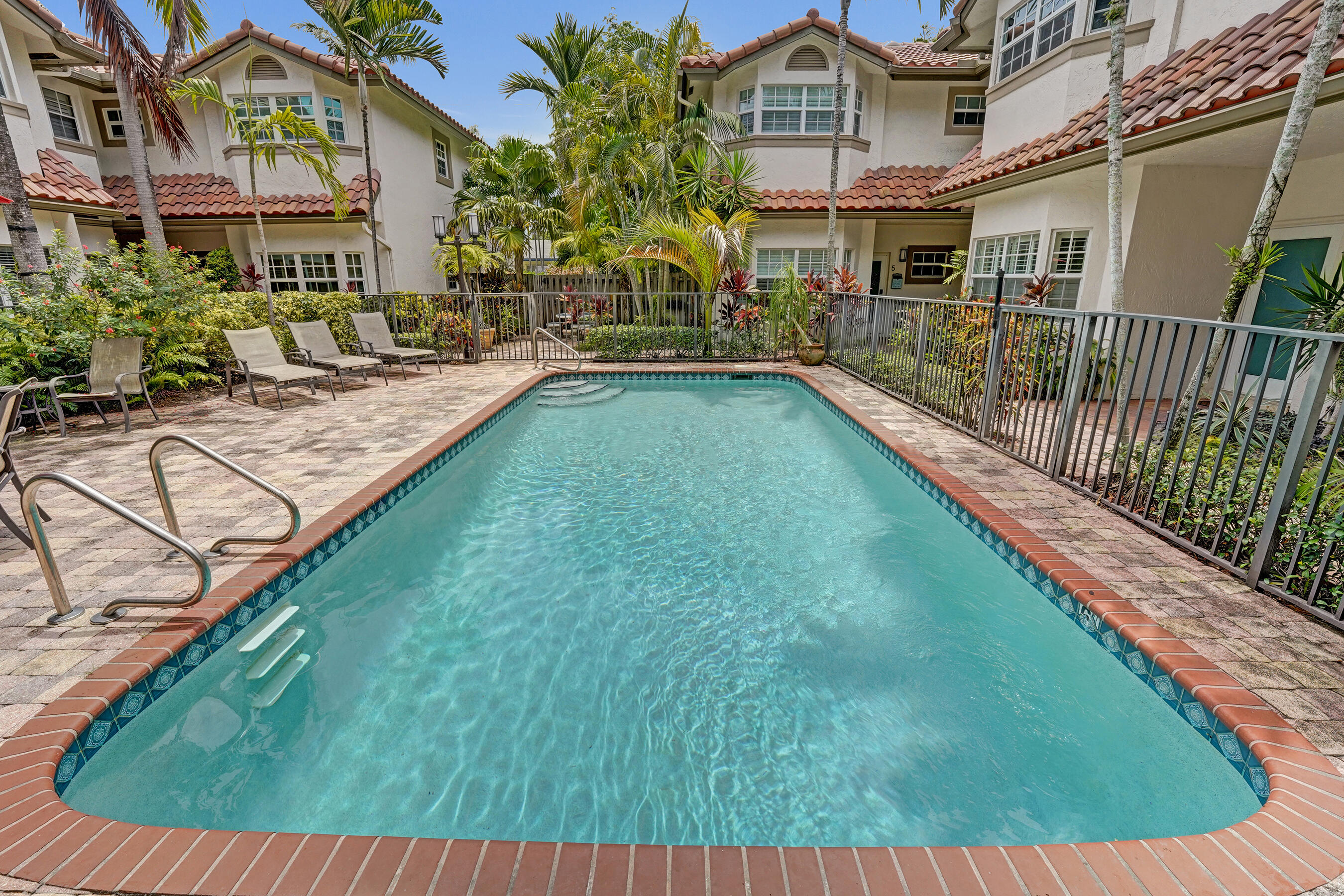 PARKSIDE VILLAS CONDO - Residential