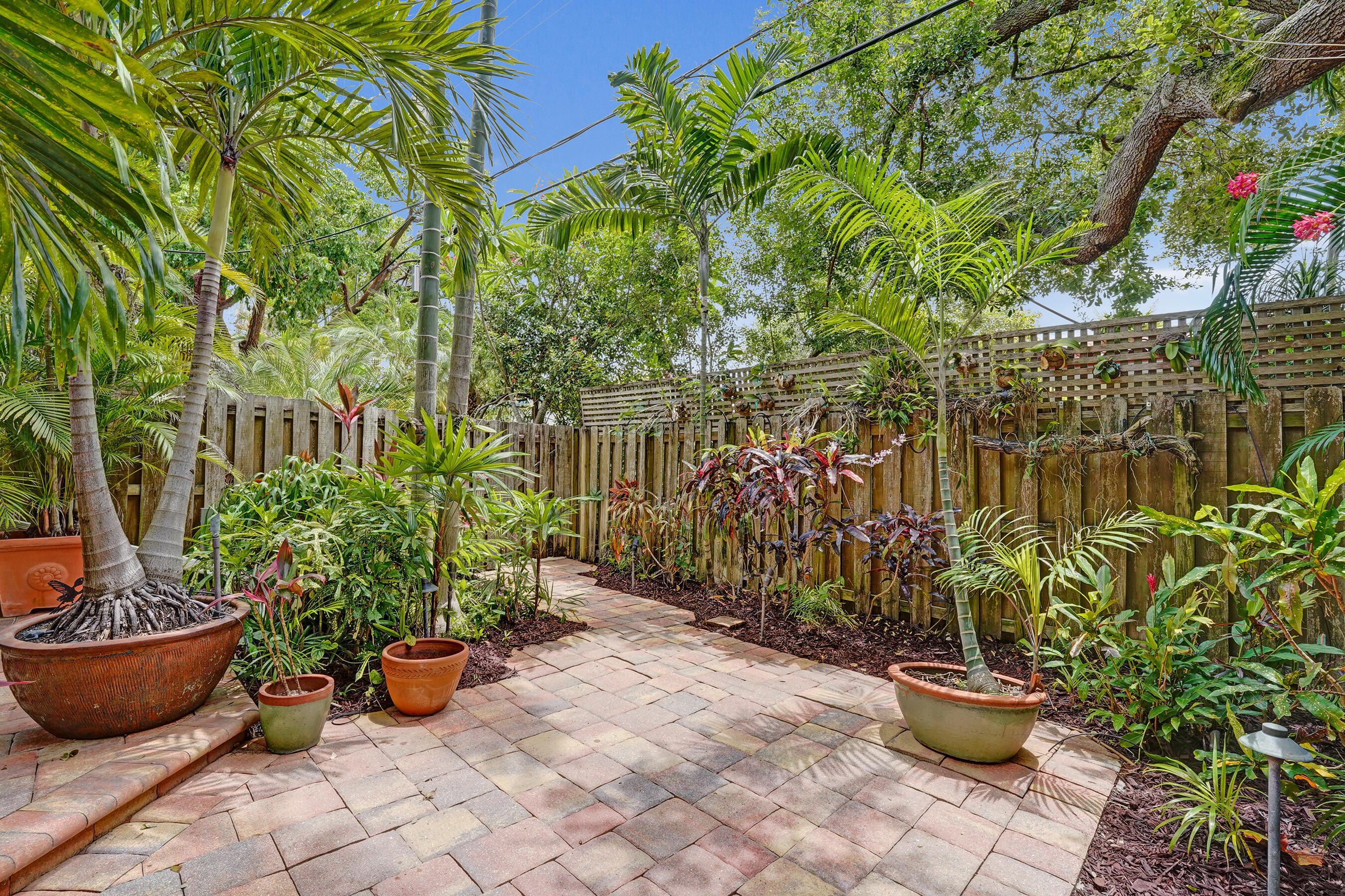 PARKSIDE VILLAS CONDO - Residential
