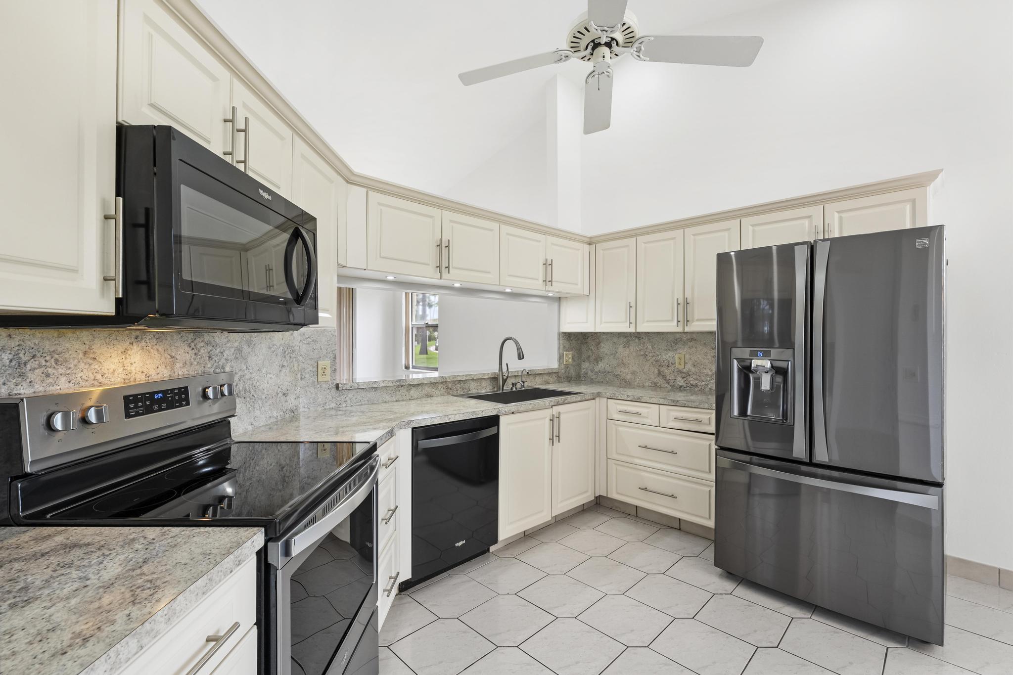 LEXINGTON CLUB - Residential