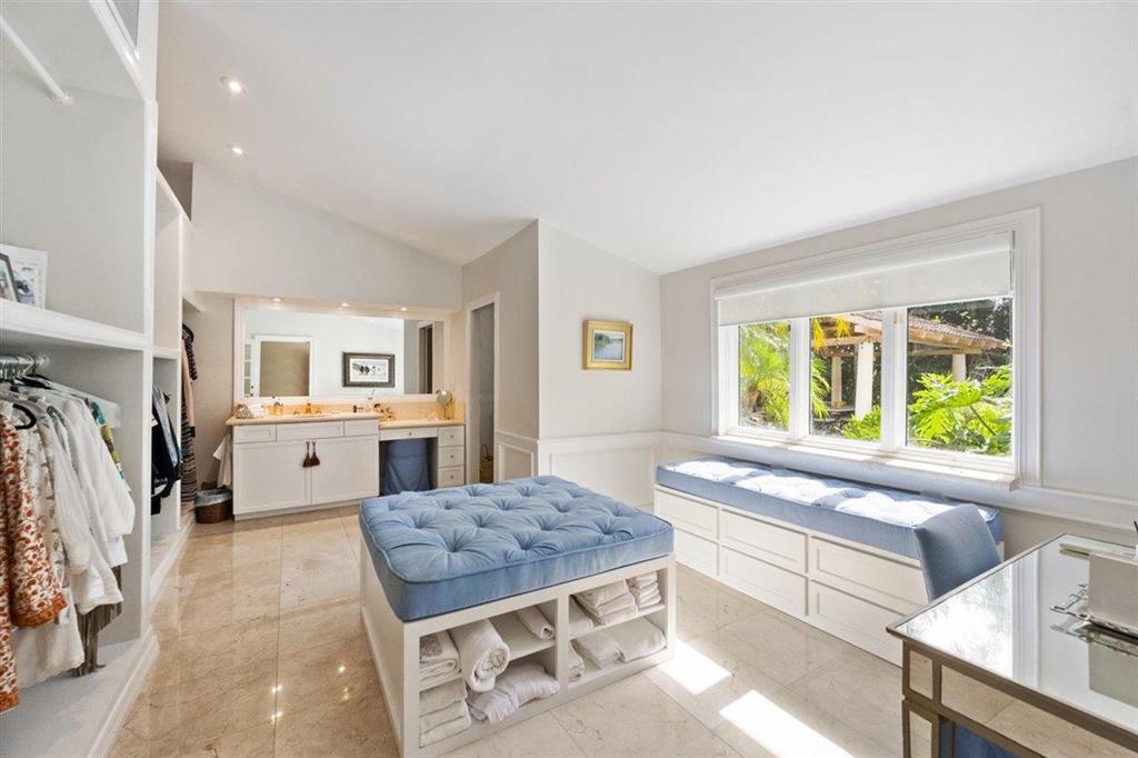 MALLET HILL OF WELLINGTON COUNTRYPLACE - Residential