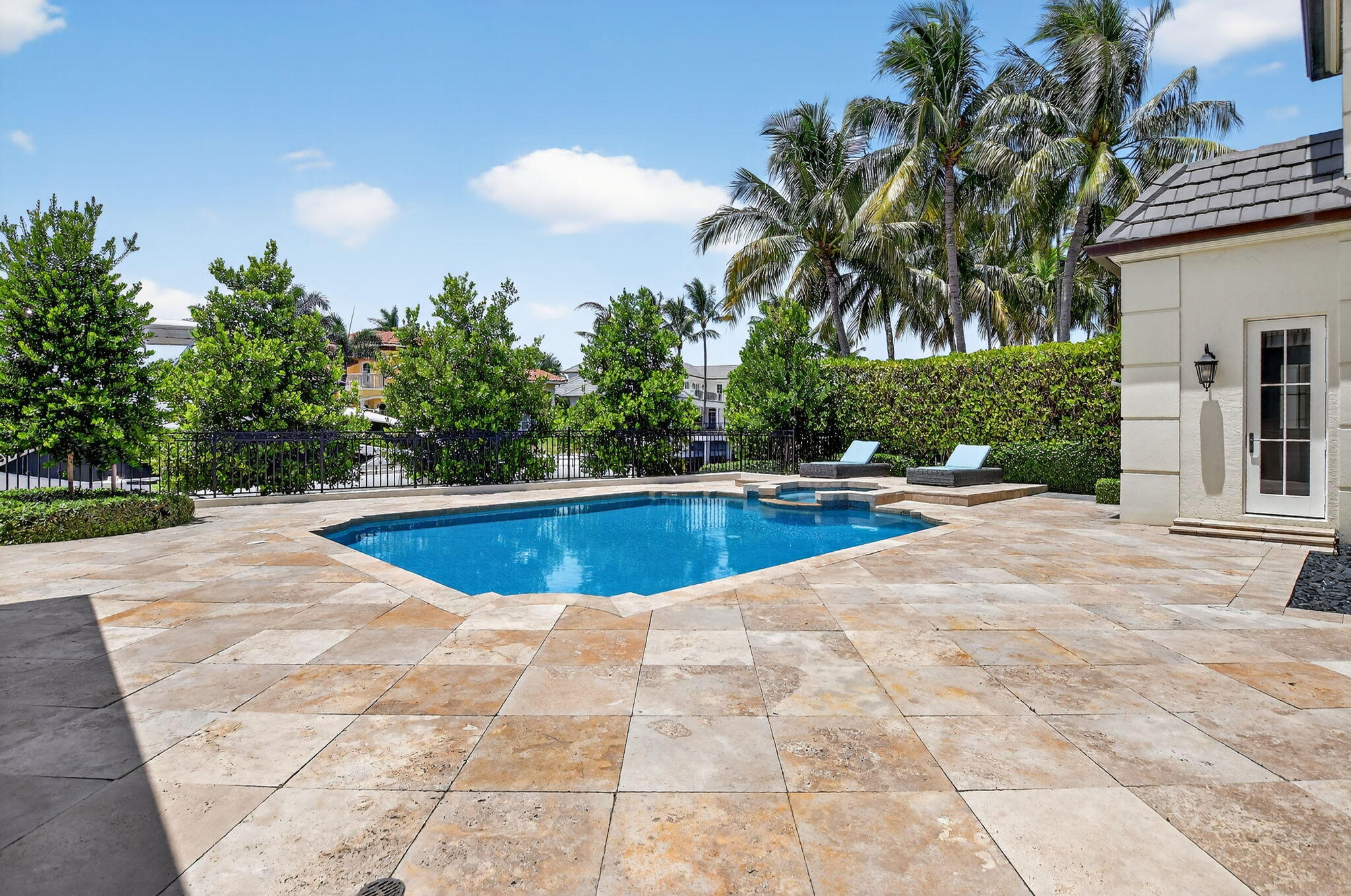 ROYAL PALM YACHT & COUNTRY CLUB - Residential