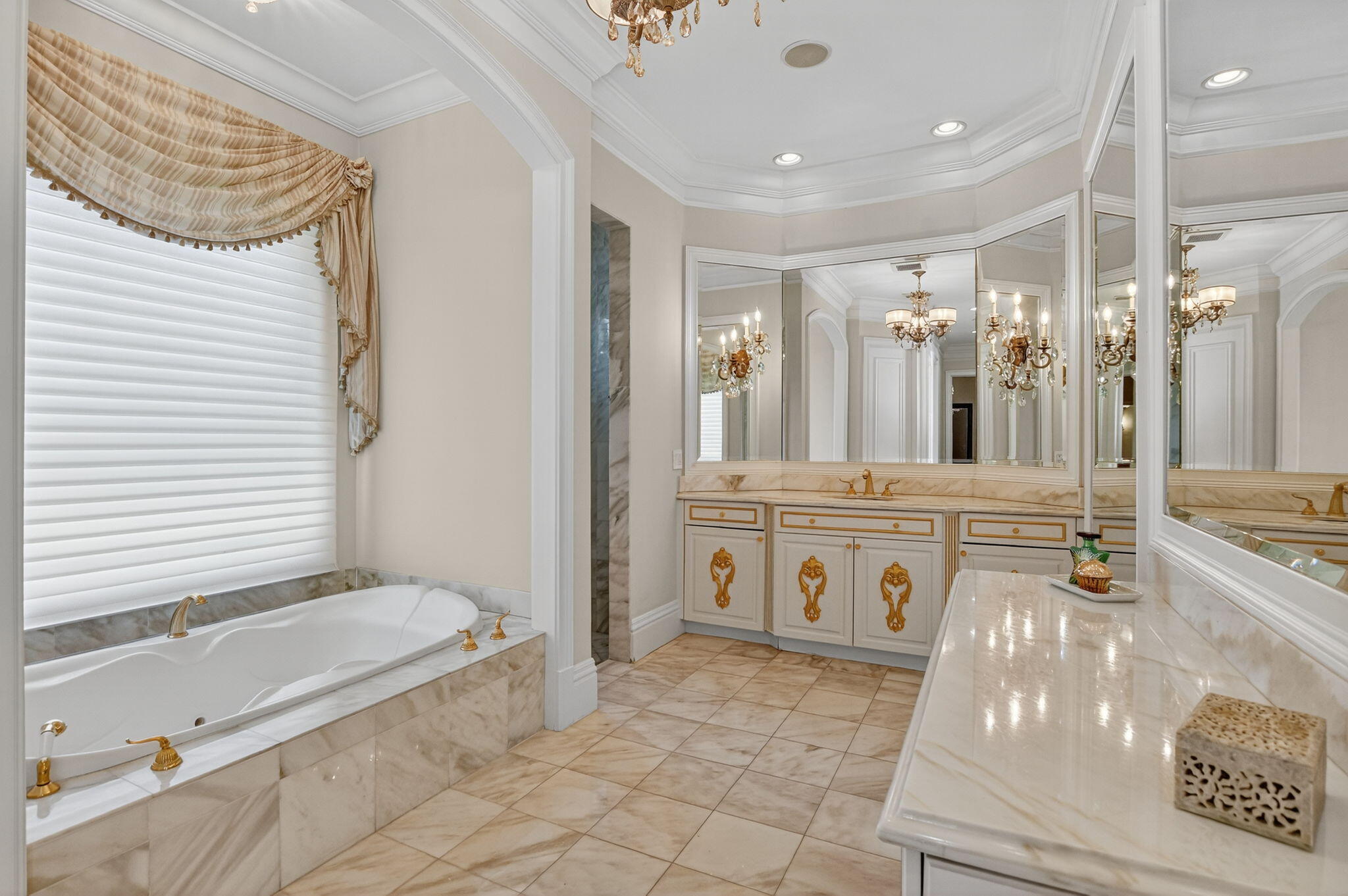 ROYAL PALM YACHT & COUNTRY CLUB - Residential