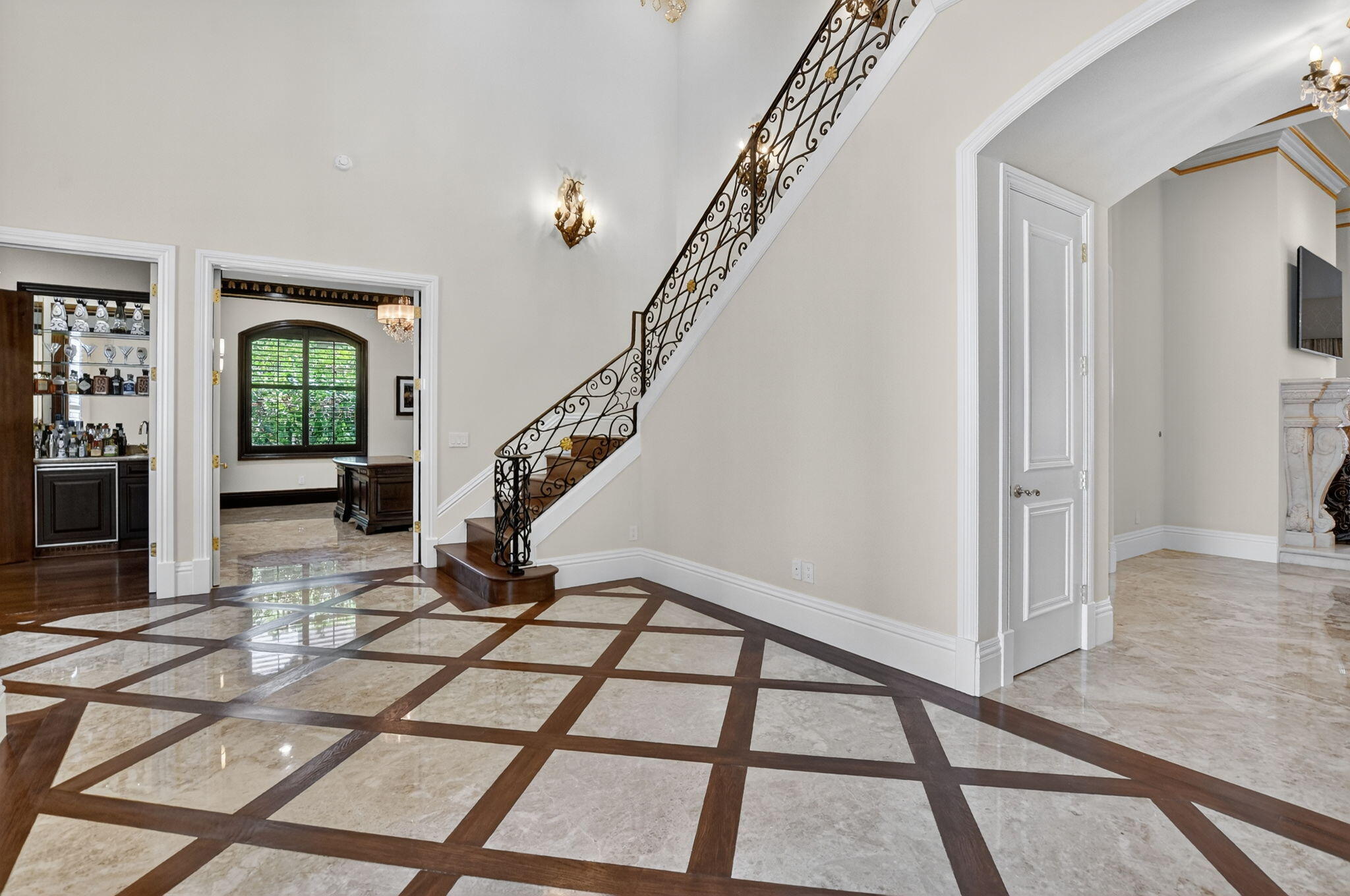 ROYAL PALM YACHT & COUNTRY CLUB - Residential