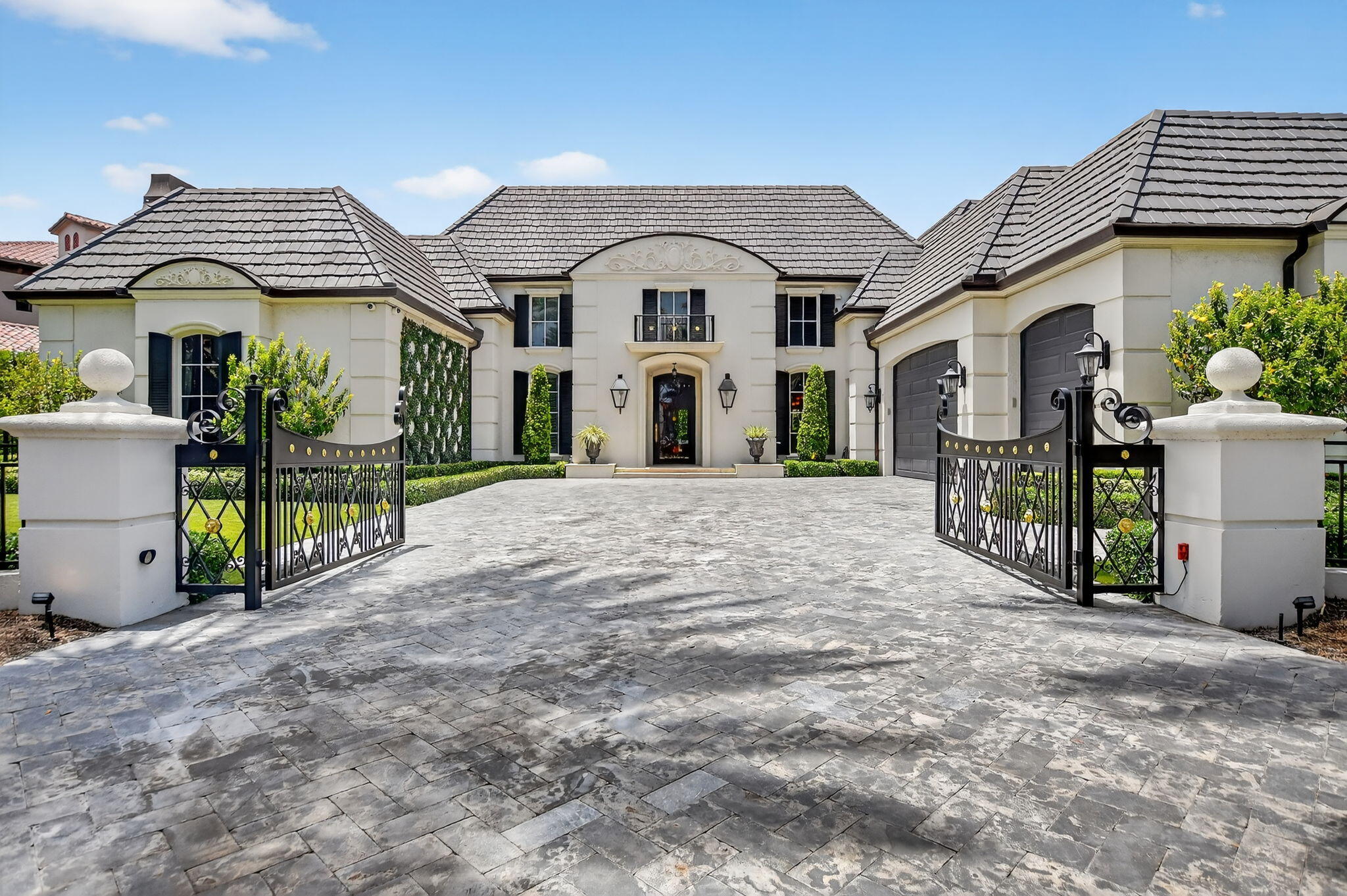ROYAL PALM YACHT & COUNTRY CLUB - Residential